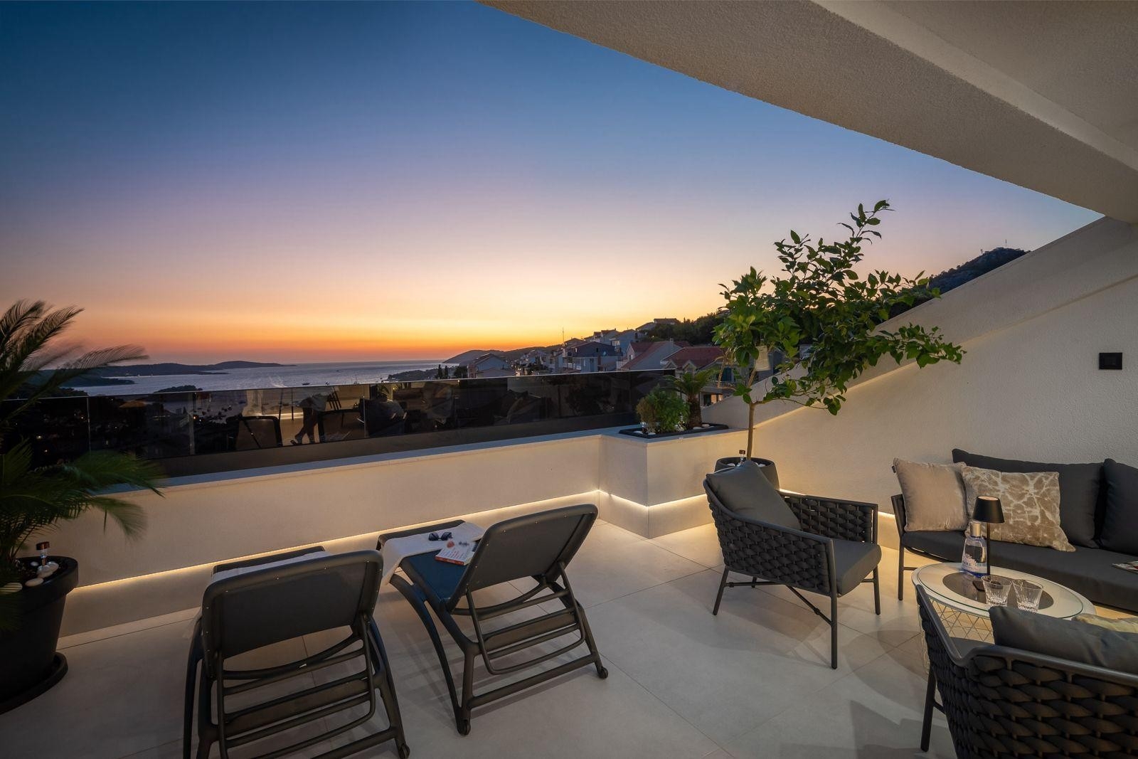 Two bedroom apartment with terrace and sea view Hvar  A-e