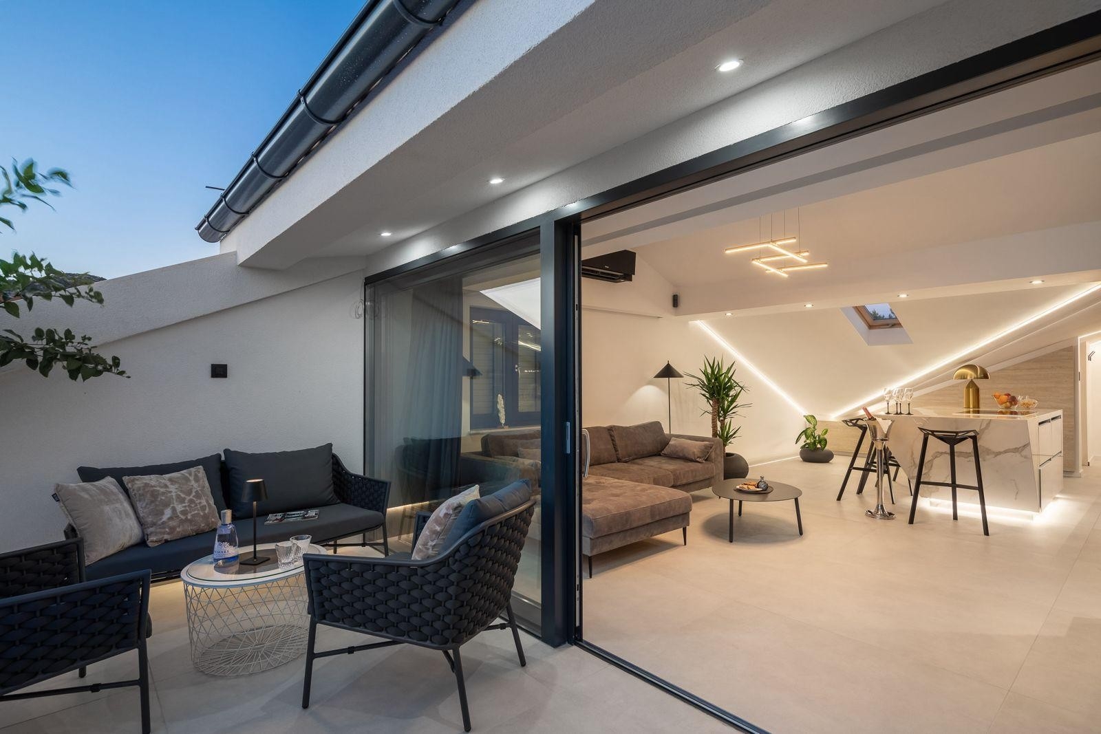 Two bedroom apartment with terrace and sea view Hvar  A-e