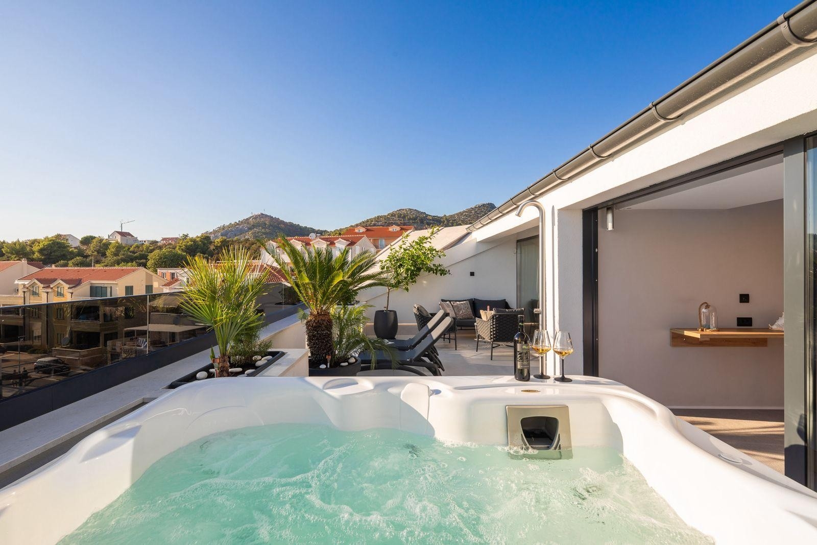 Two bedroom apartment with terrace and sea view Hvar  A-e