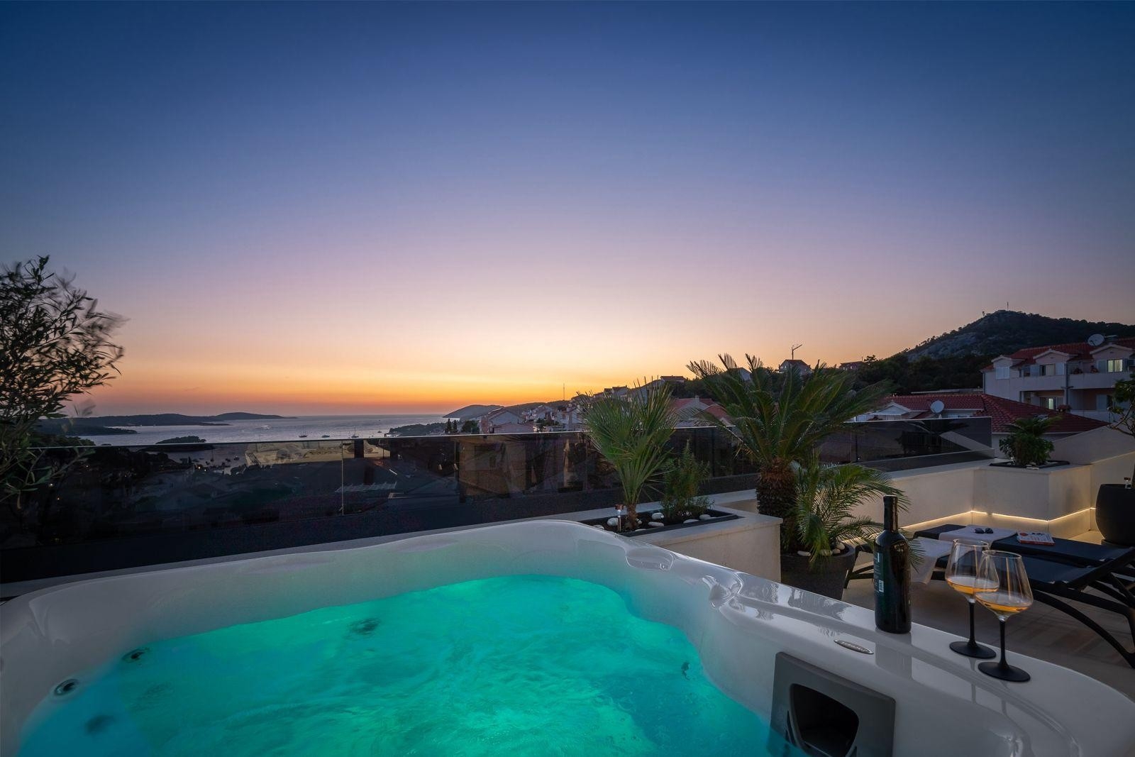 Two bedroom apartment with terrace and sea view Hvar  A-e
