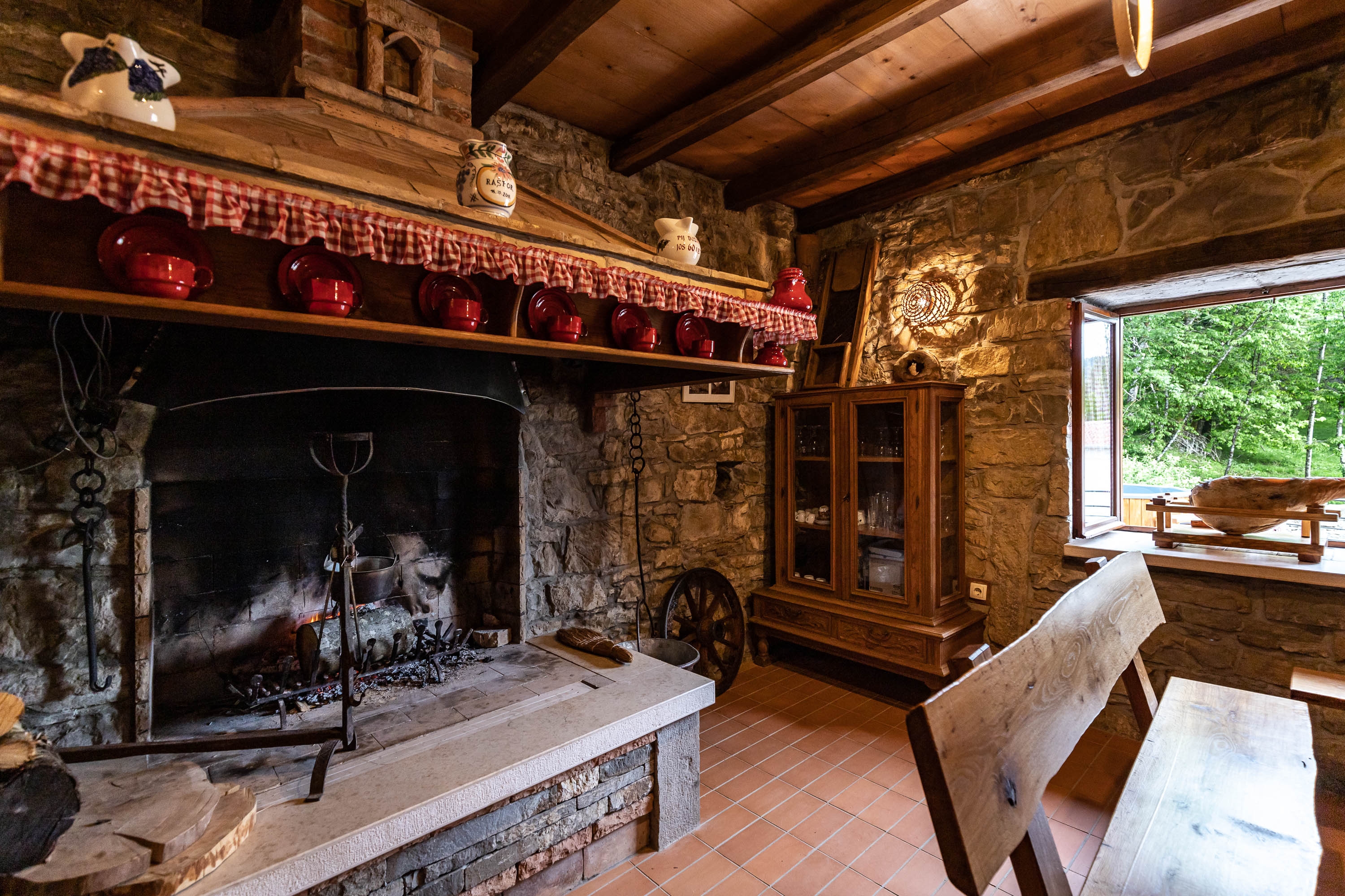 Four-bedroom house with terrace Rašpor, Central Istria - Središnja Istra (K-21878)