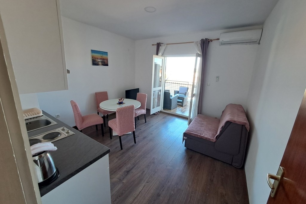 One bedroom apartment with terrace and sea view Brodarica, Šibenik (A-21888-b)