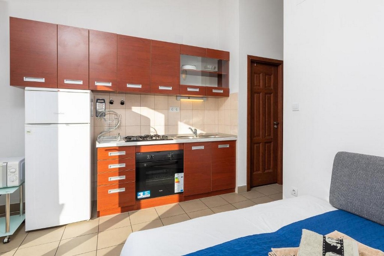 One bedroom apartment with balcony Nemira, Omiš  A-g