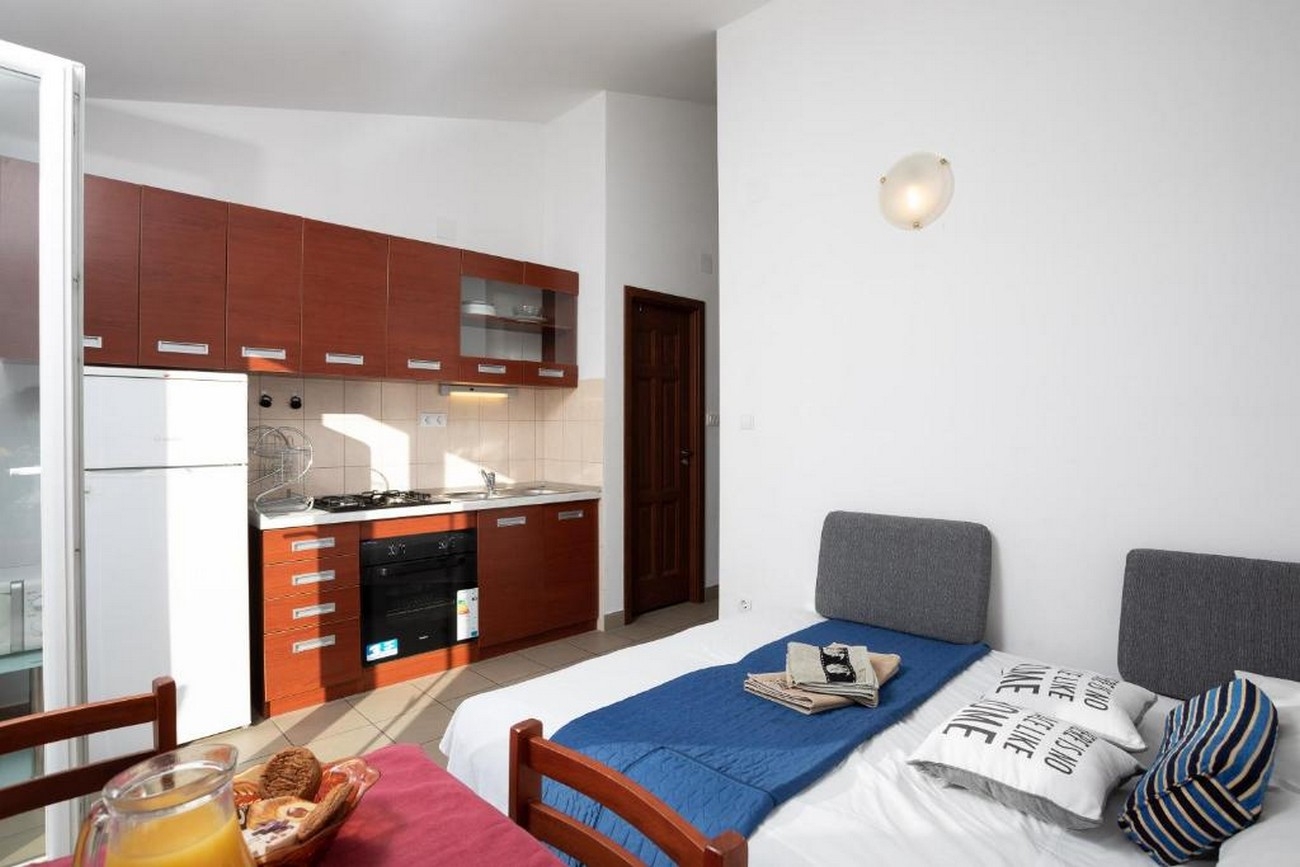 One bedroom apartment with balcony Nemira, Omiš  A-g