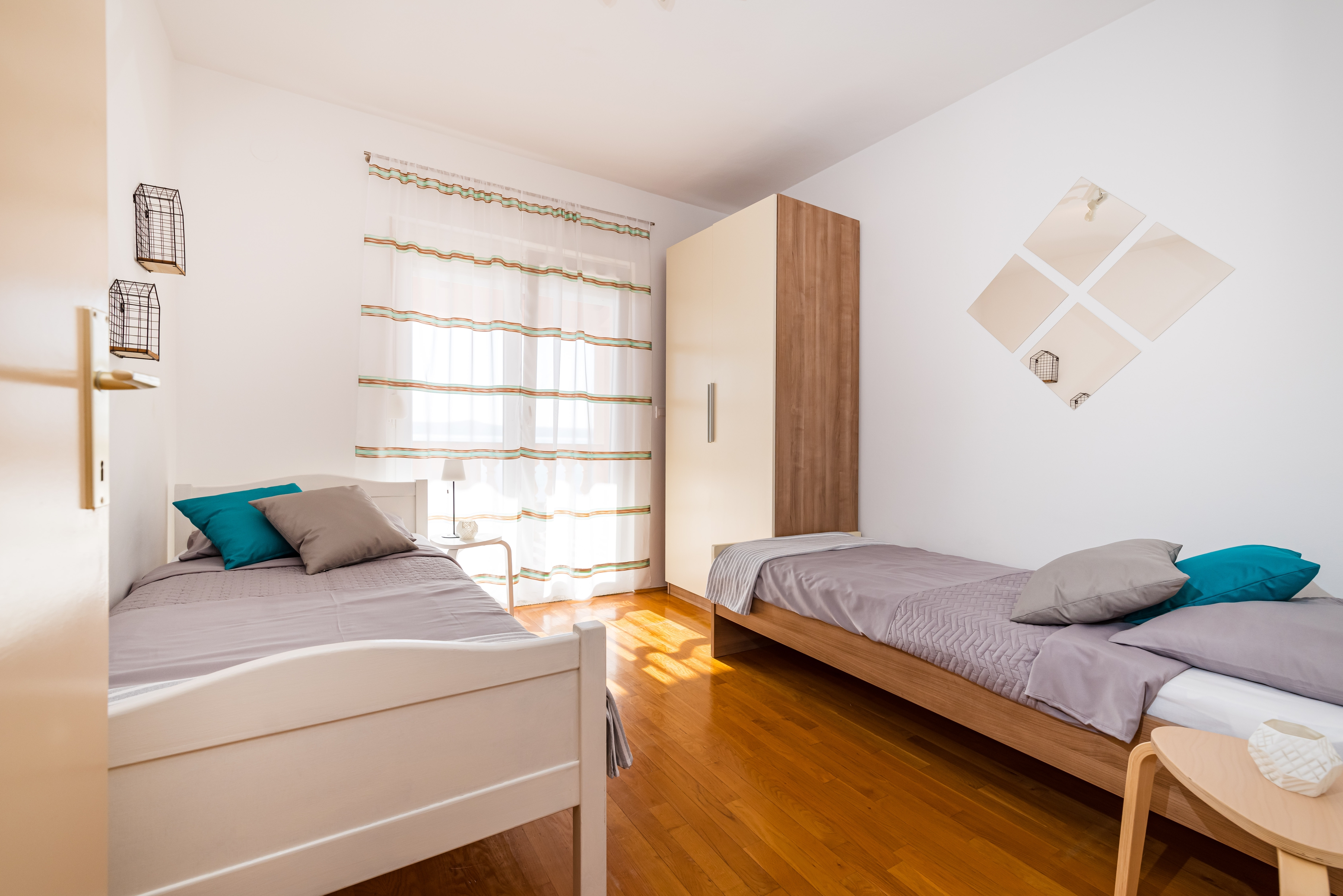 Three bedroom apartment near beach Maslenica, Novigrad  A-a