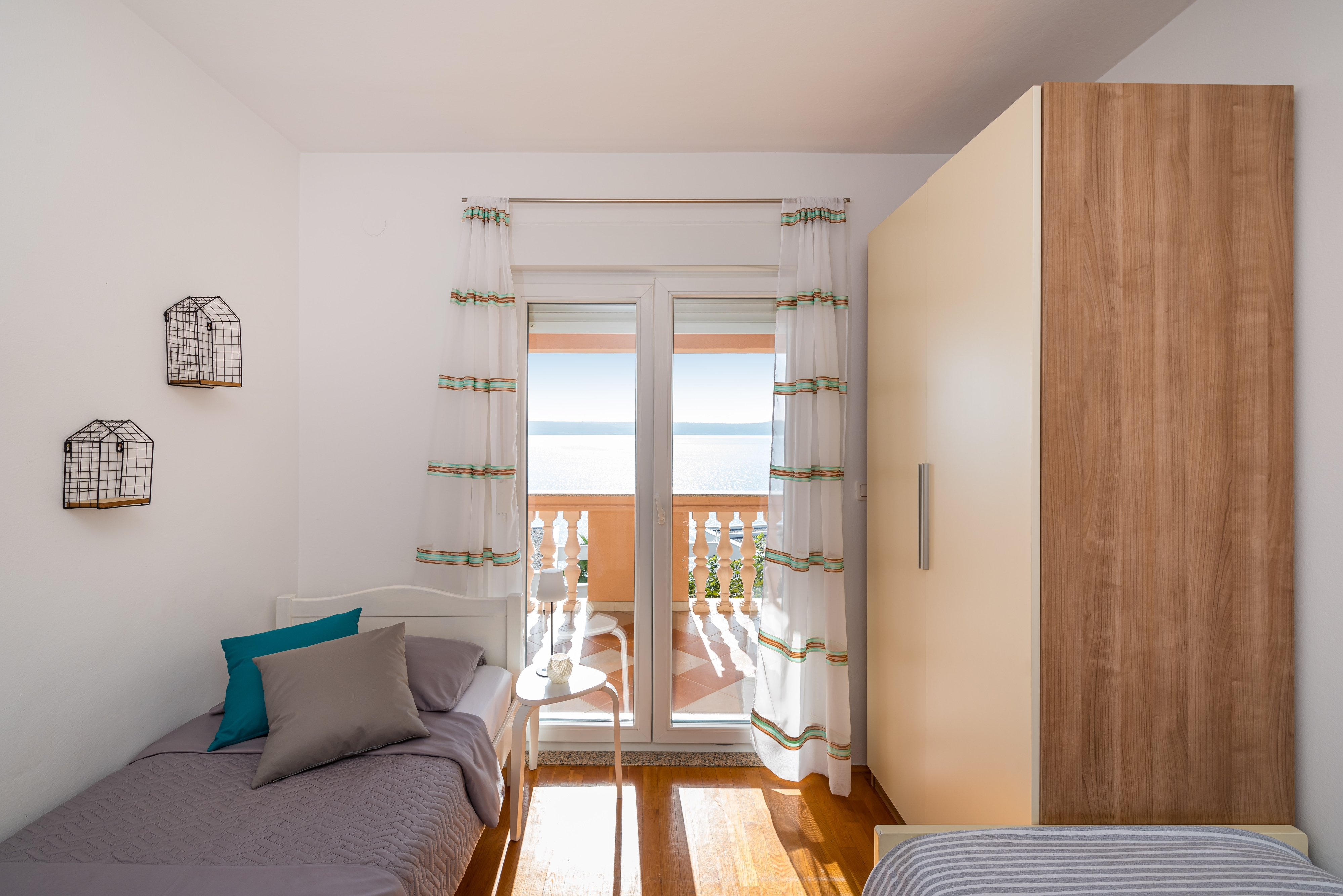 Three bedroom apartment near beach Maslenica, Novigrad  A-a