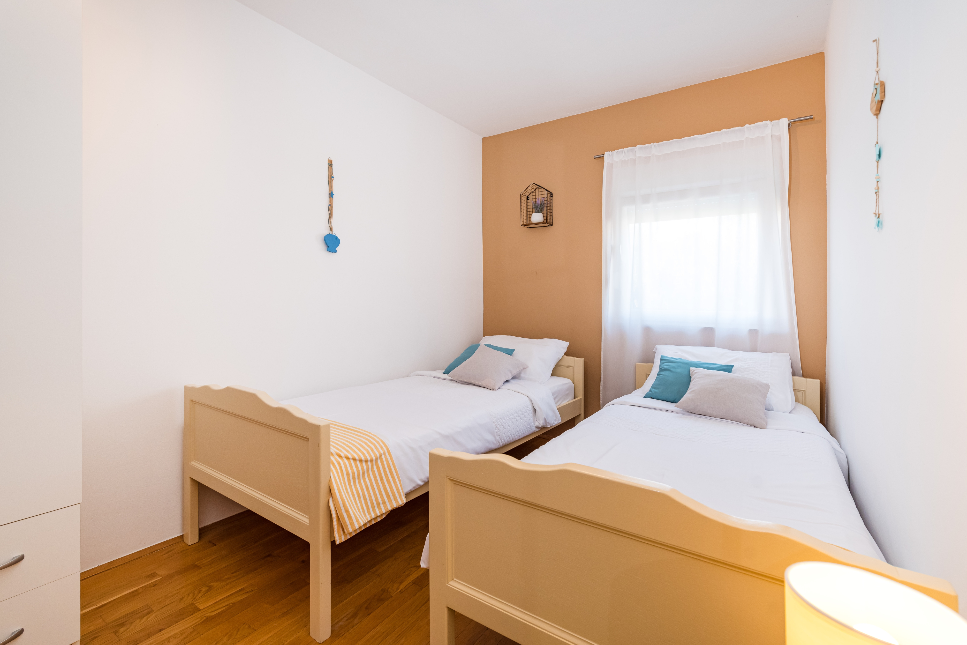 Three bedroom apartment near beach Maslenica, Novigrad  A-a