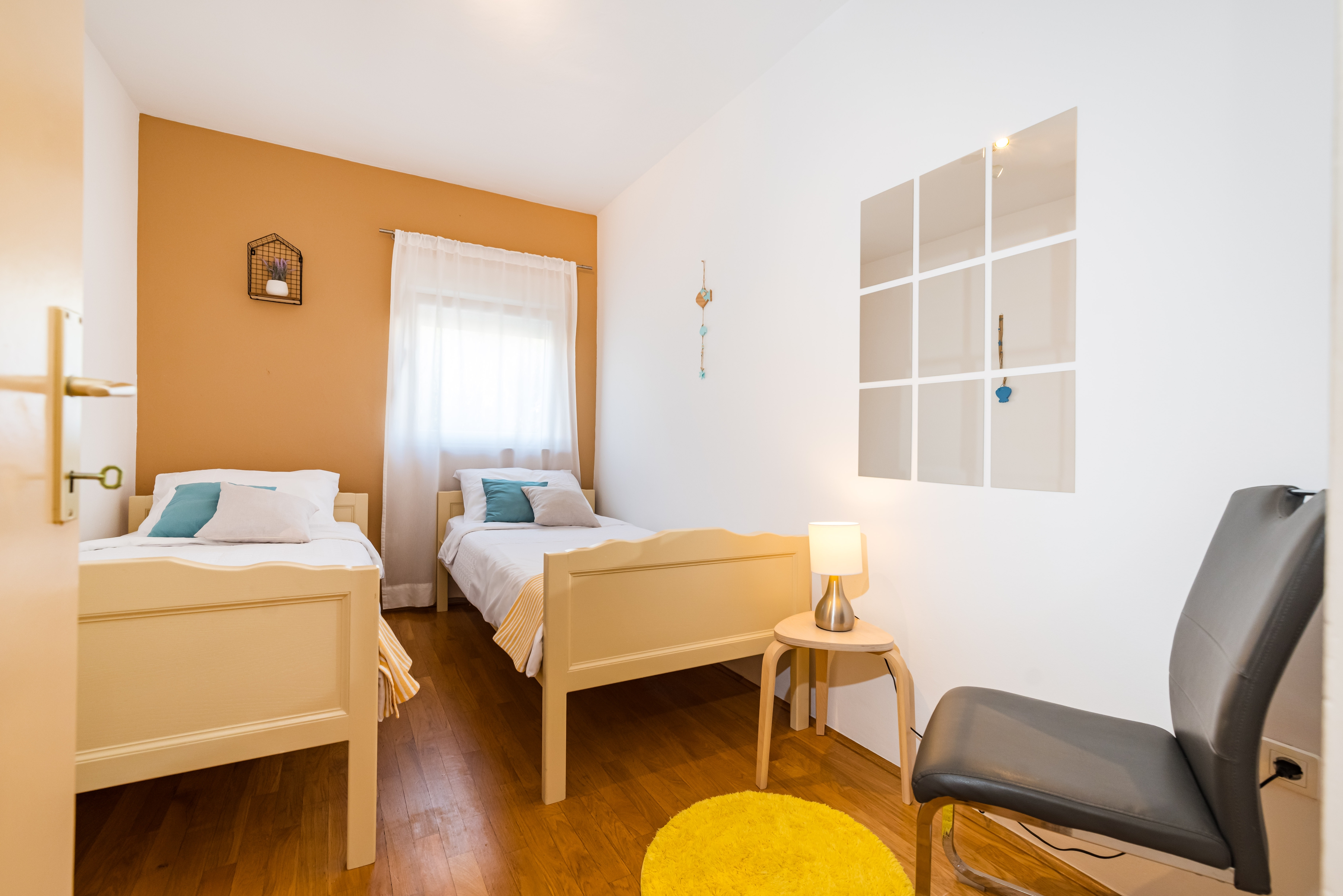 Three bedroom apartment near beach Maslenica, Novigrad  A-a