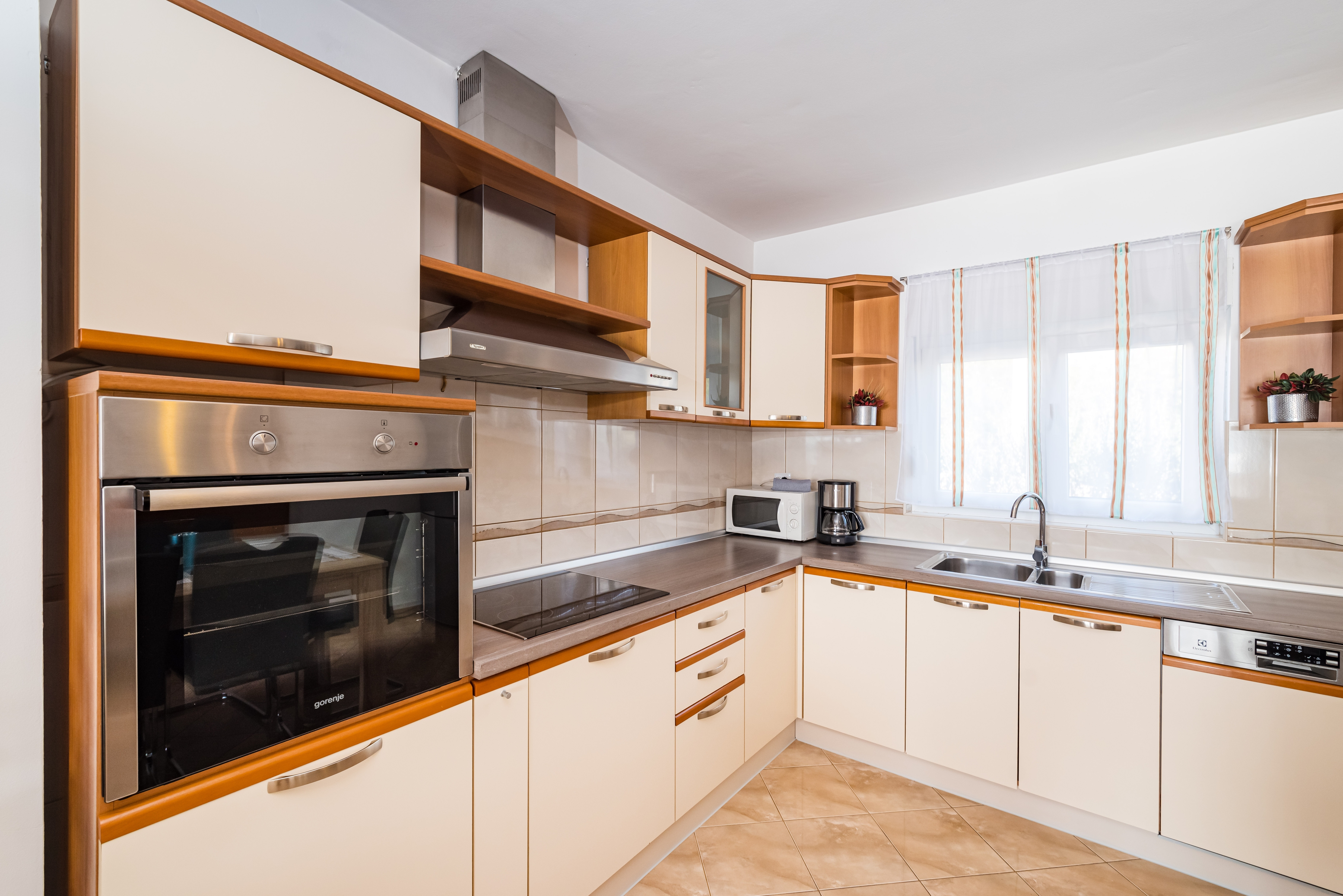 Three bedroom apartment near beach Maslenica, Novigrad  A-a