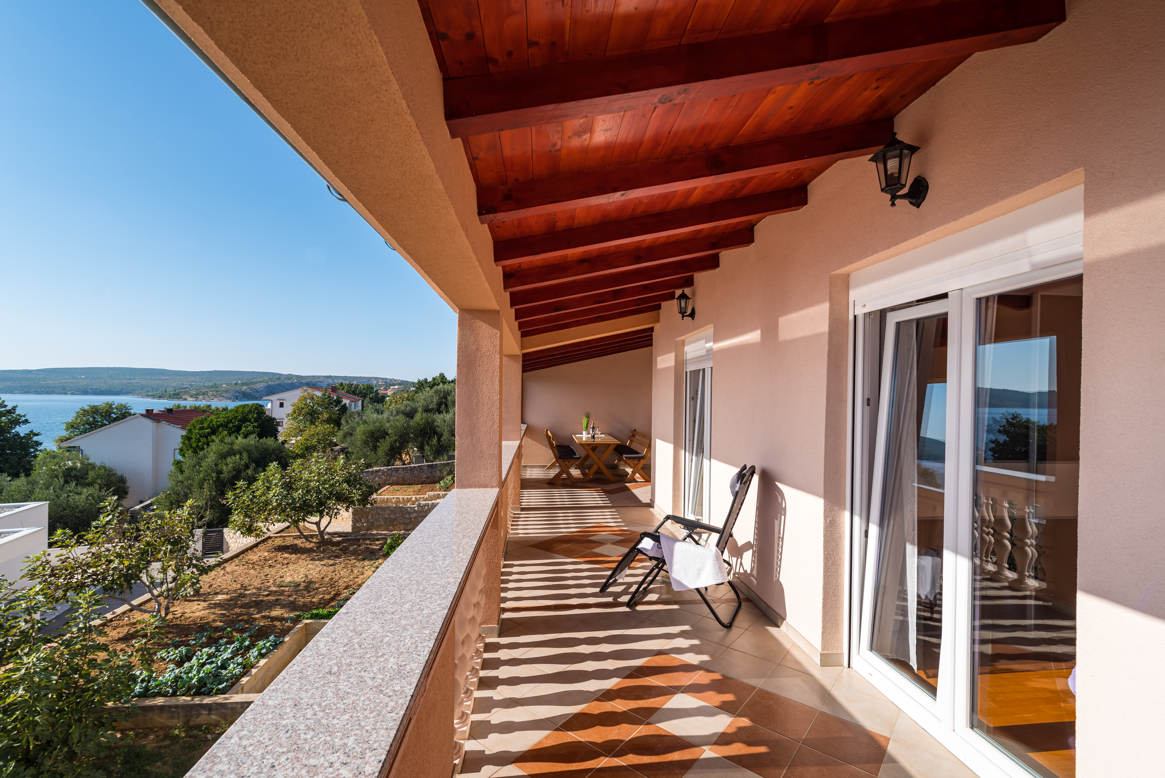 Three bedroom apartment near beach Maslenica, Novigrad  A-a
