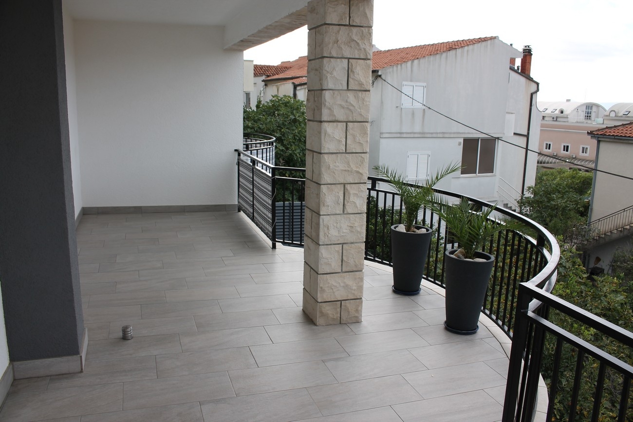 Two bedroom apartment with balcony and sea view Makarska  A-c