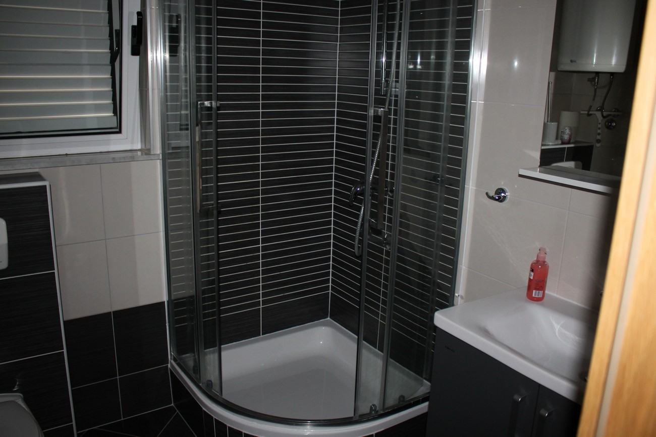 Two bedroom apartment with balcony and sea view Makarska  A-c