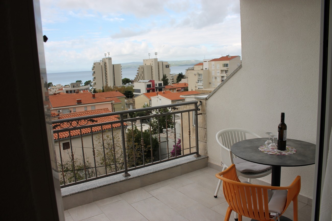 One bedroom apartment with balcony and sea view Makarska  A-d