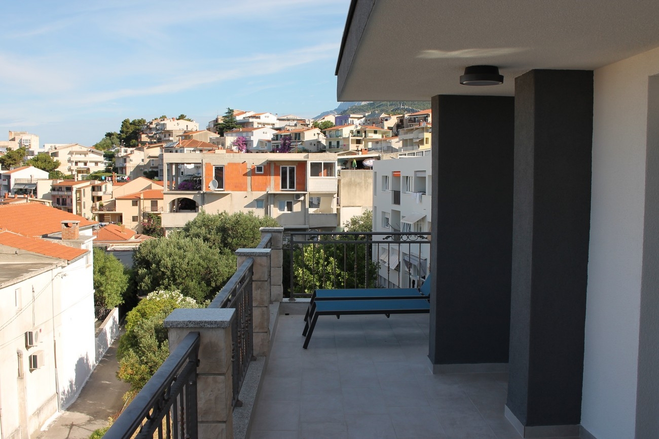 Two bedroom apartment with balcony and sea view Makarska  A-e
