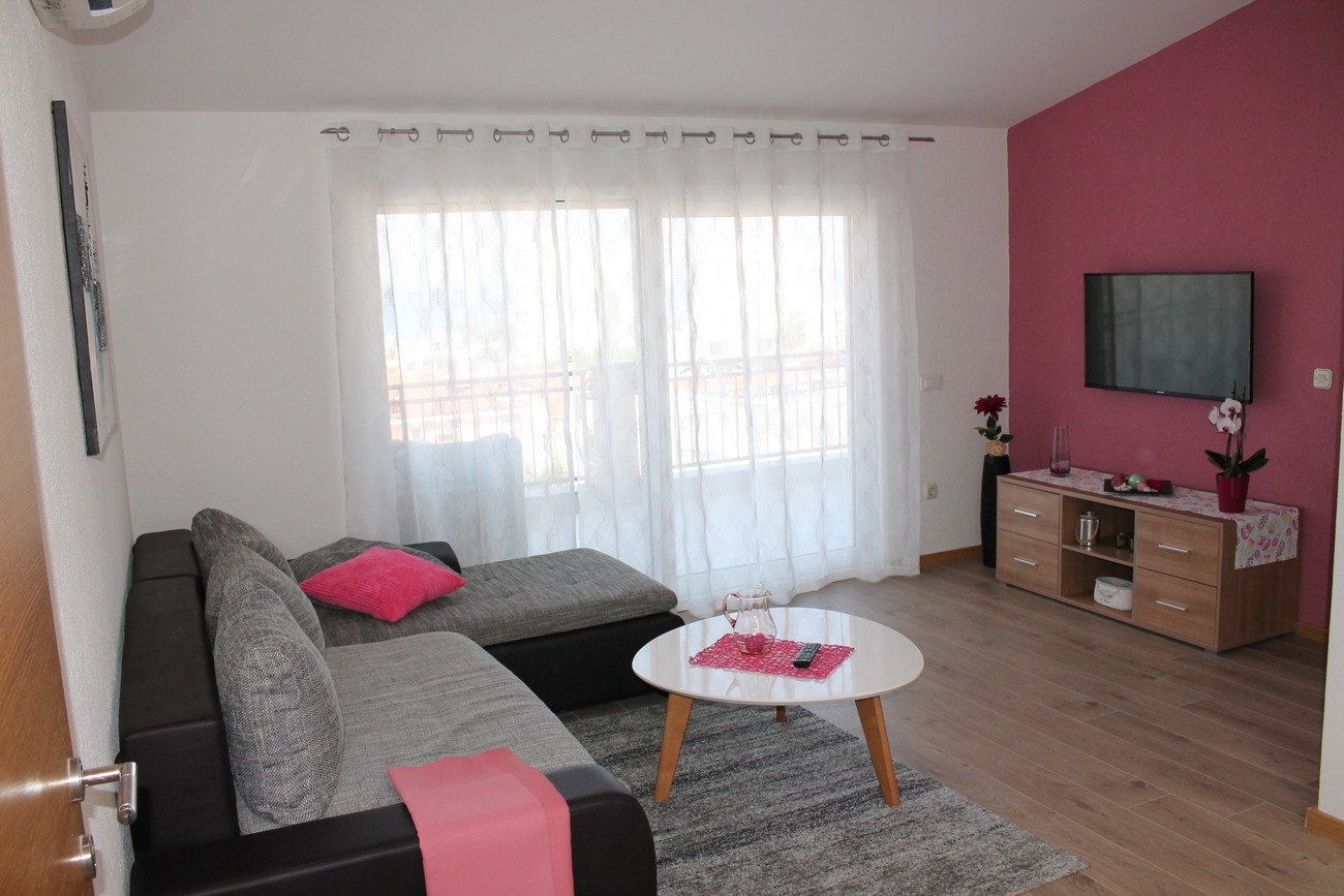 Two bedroom apartment with balcony and sea view Makarska (A-21911-e) Two bedroom apartment with balcony and sea view Makarska (A-21911-e)