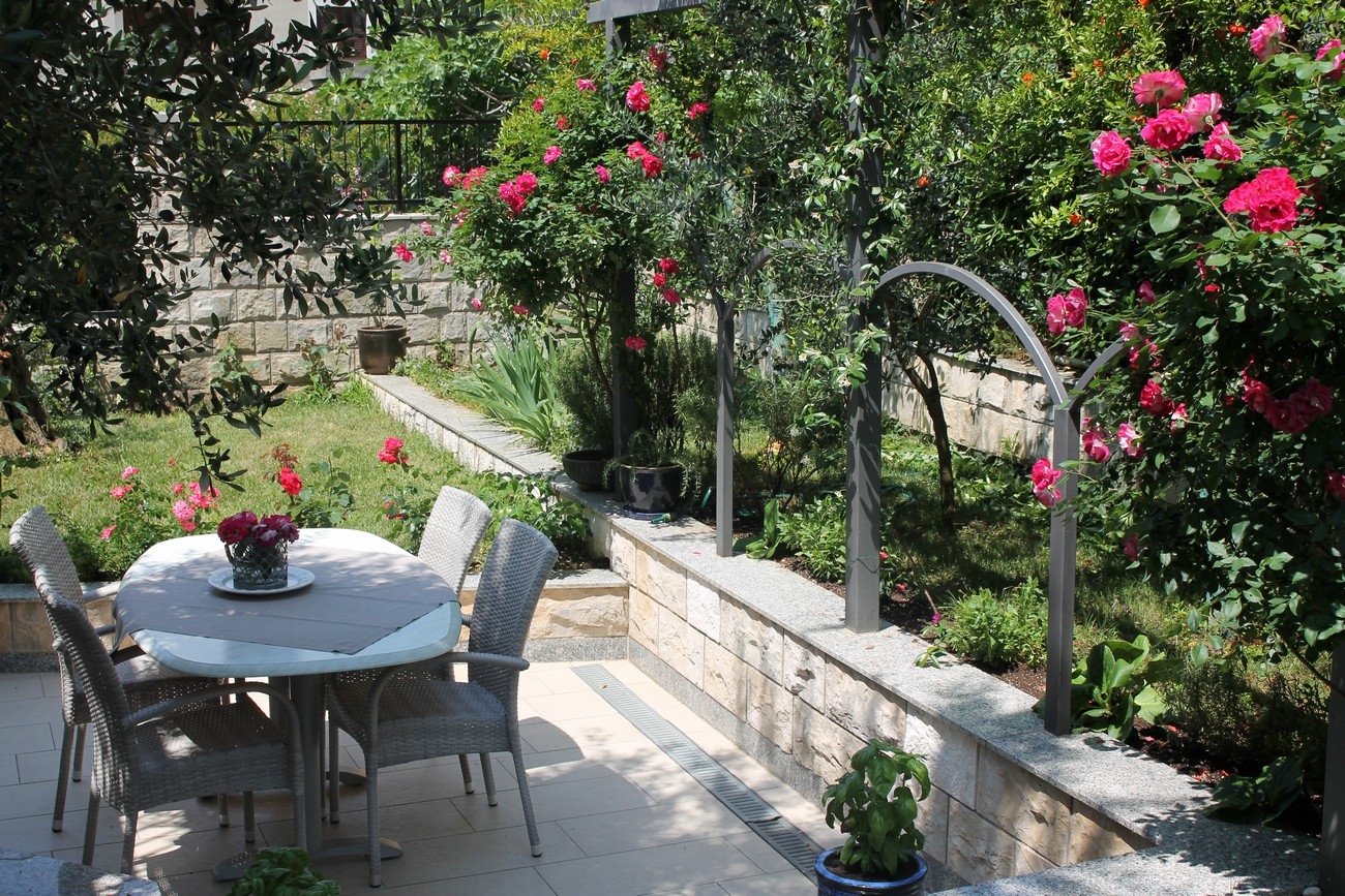 One bedroom apartment with balcony and sea view Makarska (A-21911-b)