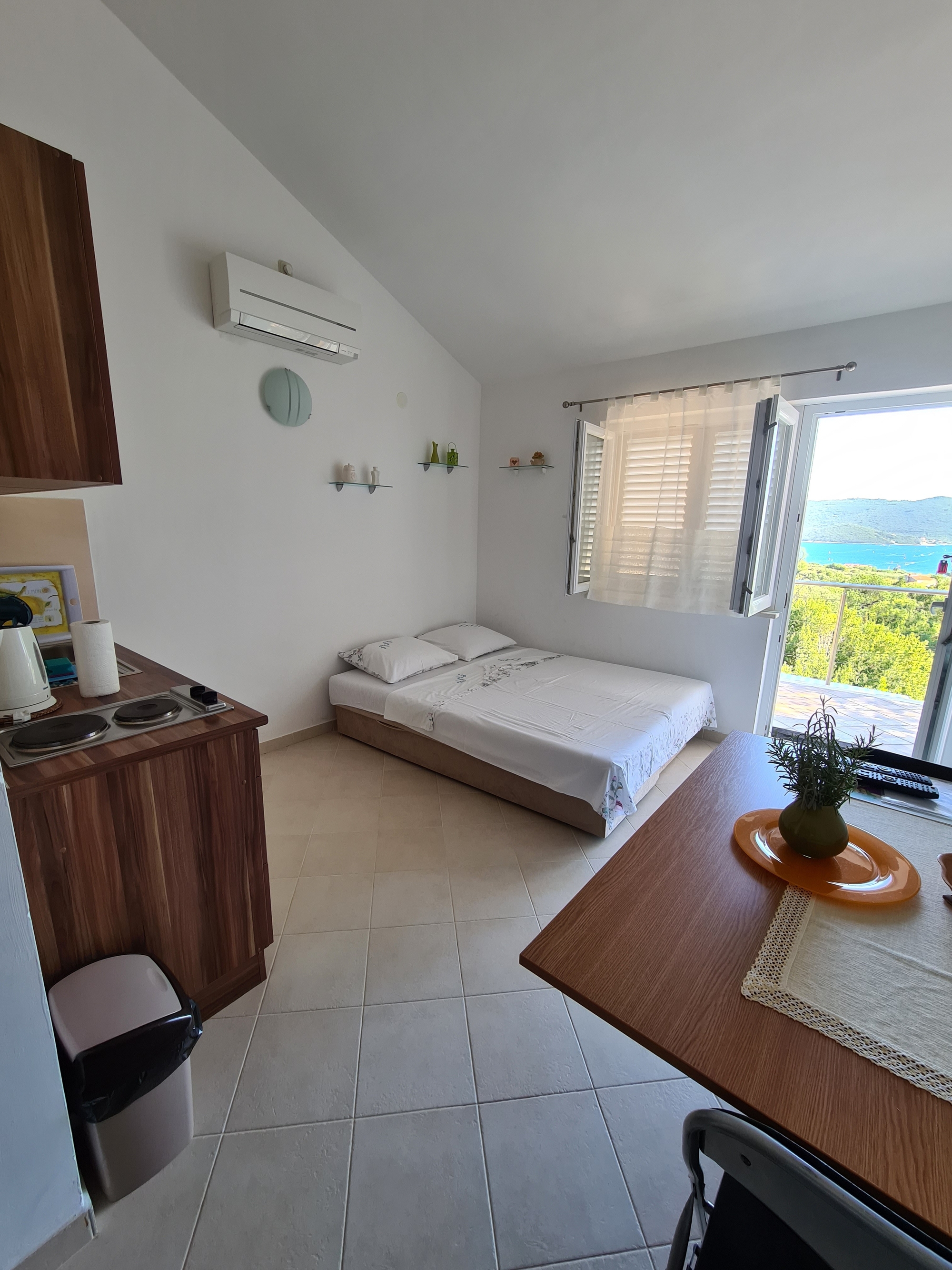 One bedroom apartment with terrace and sea view Viganj, Pelješac (A-21912-b) One bedroom apartment with terrace and sea view Viganj, Pelješac (A-21912-b)