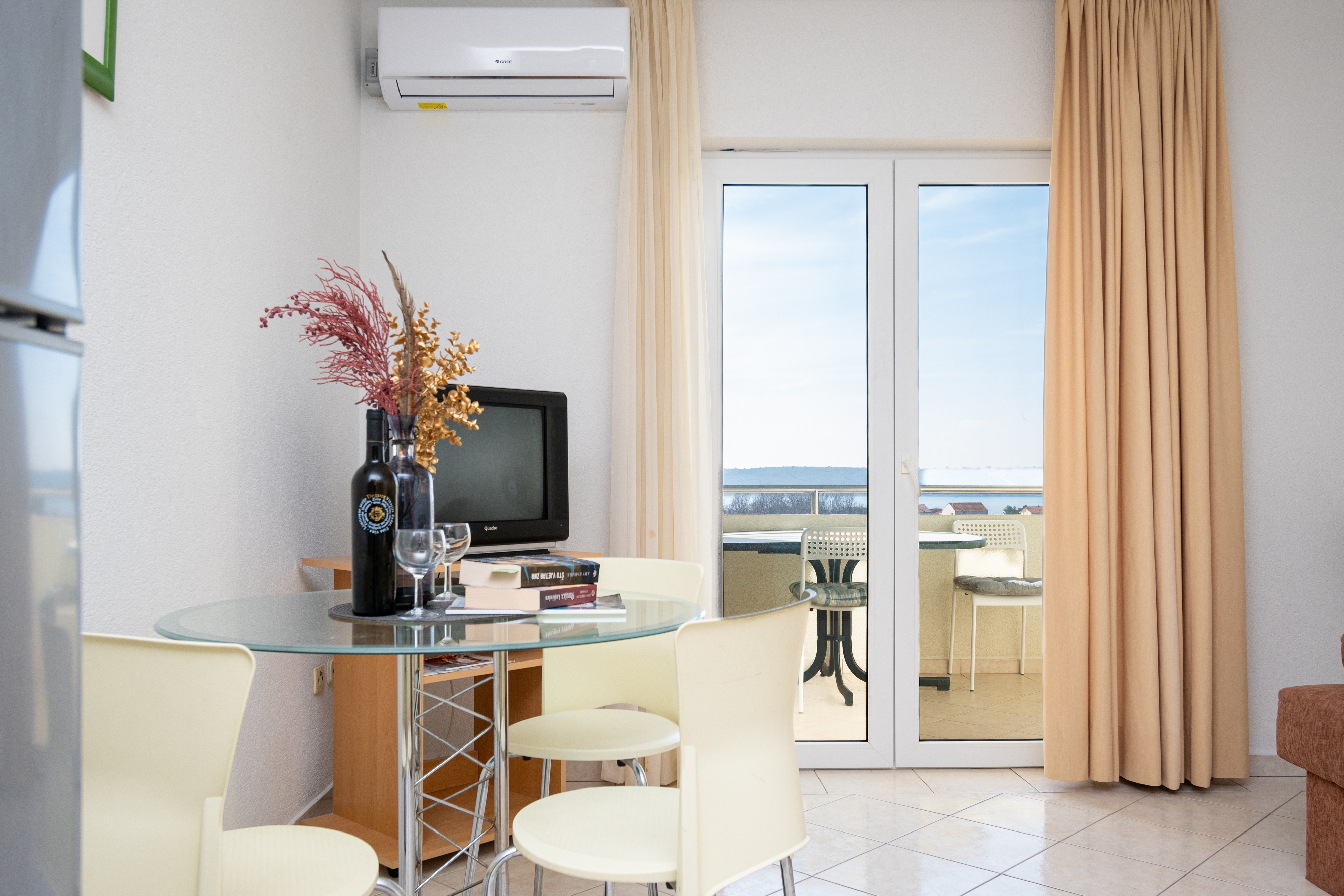 One bedroom apartment with terrace and sea view Ljubač, Zadar  A-a