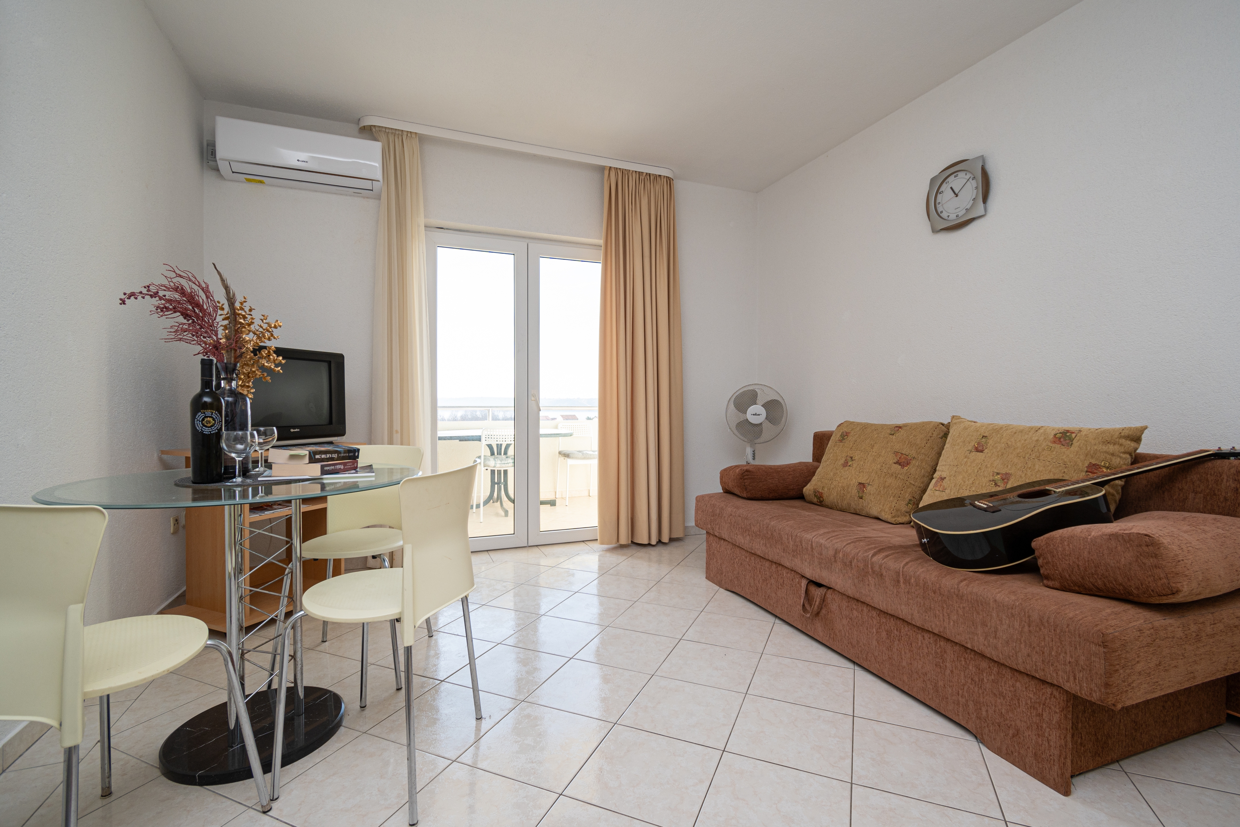 One bedroom apartment with terrace and sea view Ljubač, Zadar  A-a