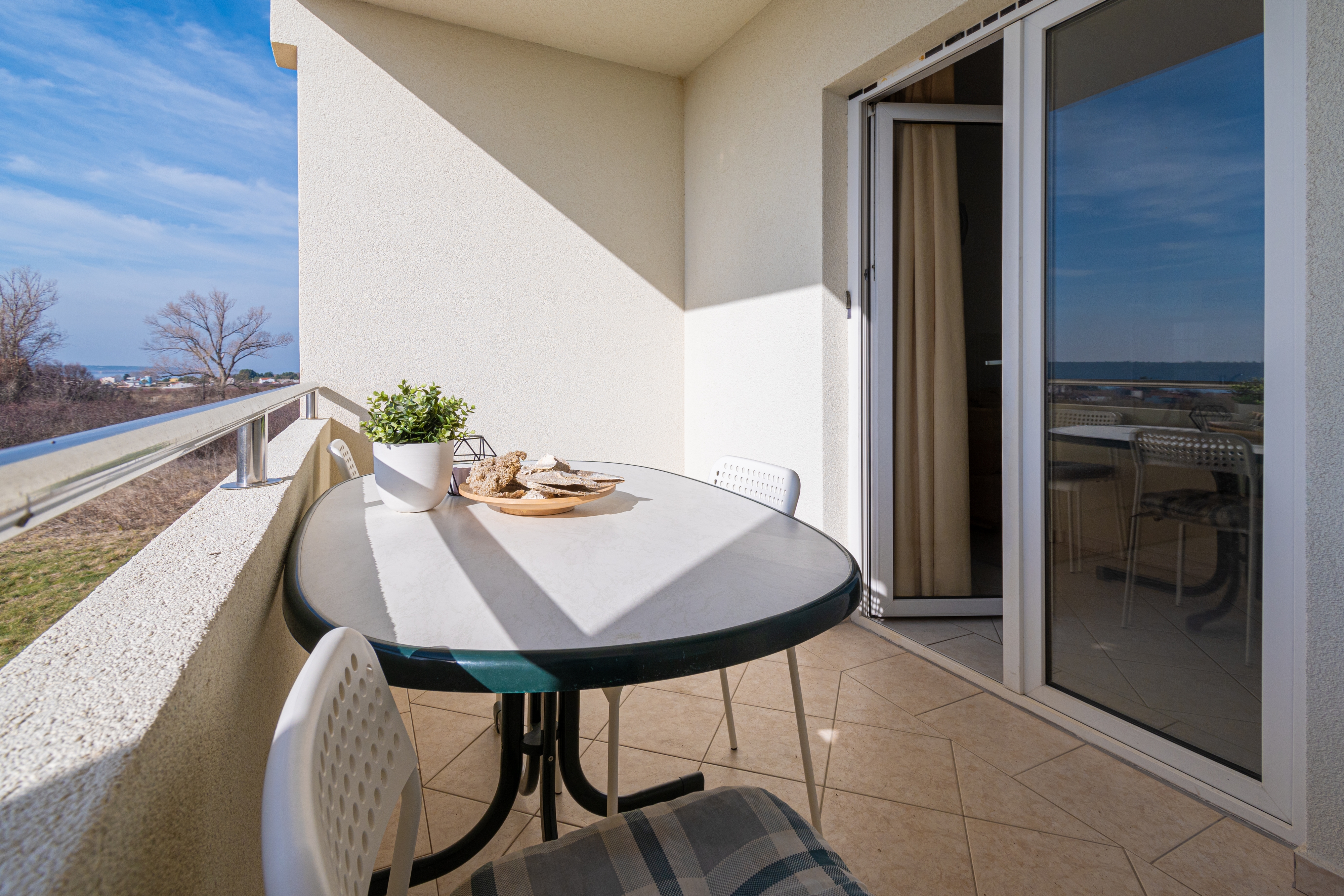 One bedroom apartment with terrace and sea view Ljubač, Zadar  A-a