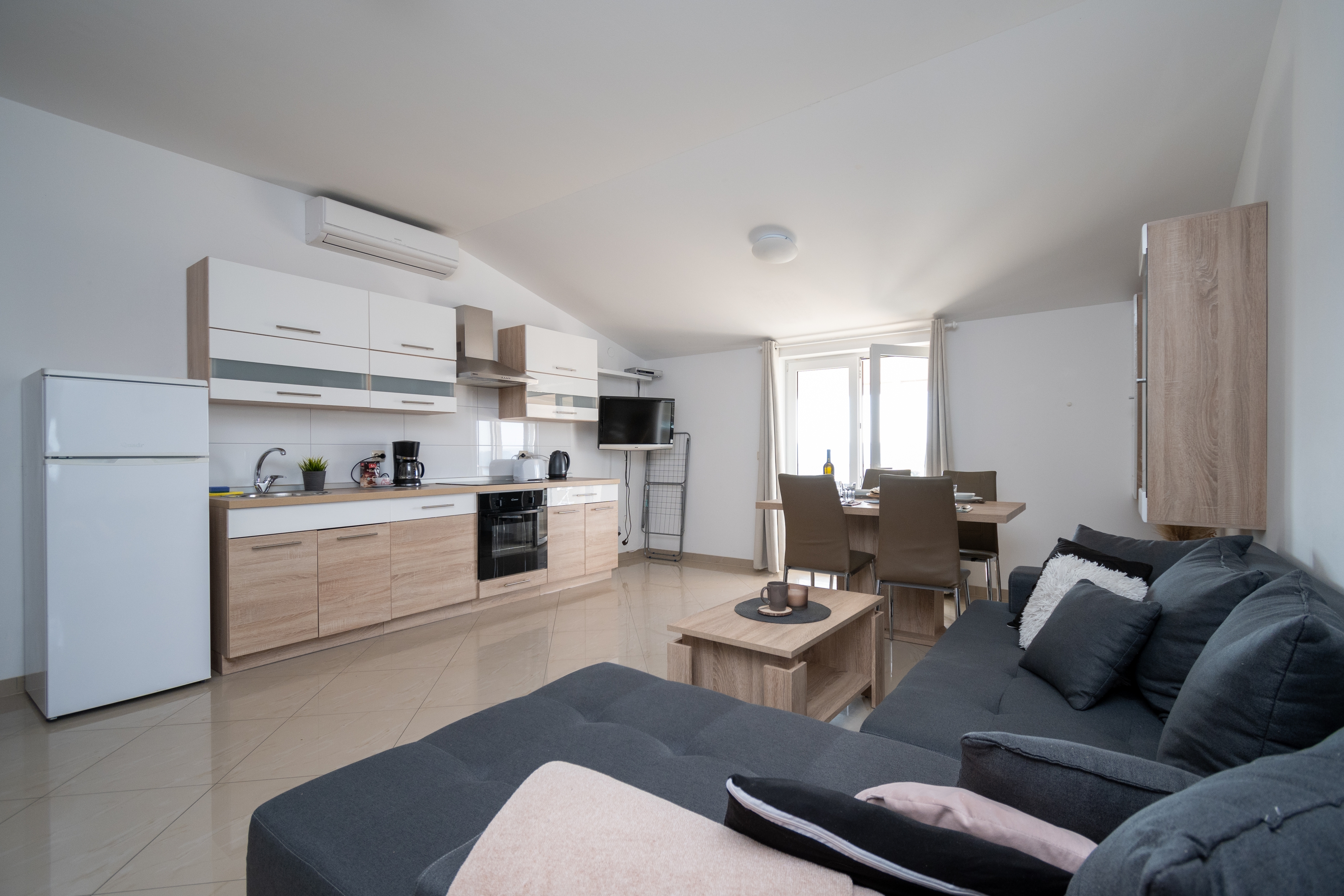 Two bedroom apartment with terrace and sea view Ljubač, Zadar  A-b