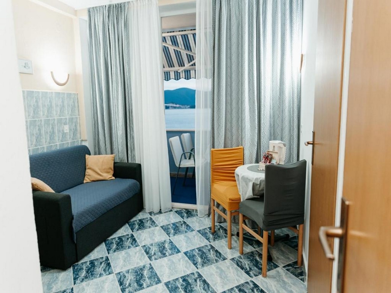 One bedroom apartment with balcony and sea view Komarna, Neretva Delta - Ušće Neretve (A-21938-b) One bedroom apartment with balcony and sea view Komarna, Neretva Delta - Ušće Neretve (A-21938-b)