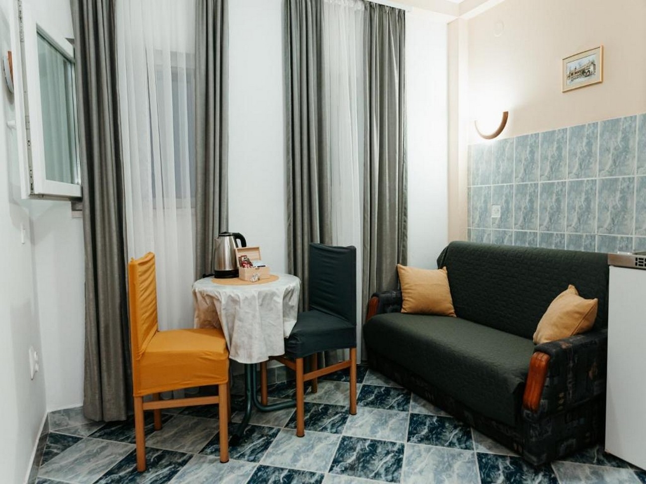 One bedroom apartment with balcony and sea view Komarna, Neretva Delta - Ušće Neretve (A-21938-c)