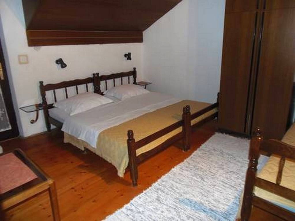 One bedroom apartment near beach Tkon, Pašman (A-21943-a)