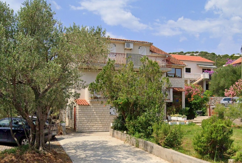 One bedroom apartment near beach Tkon, Pašman (A-21943-b)
