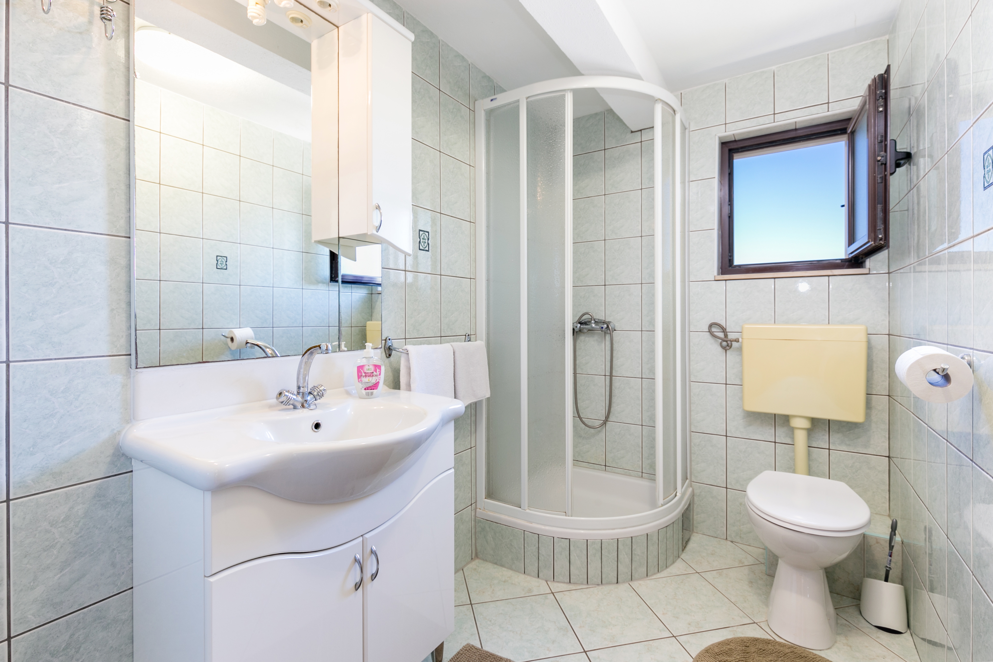 Four bedroom apartment with terrace and sea view Kaštel Štafilić, Kaštela  A-a