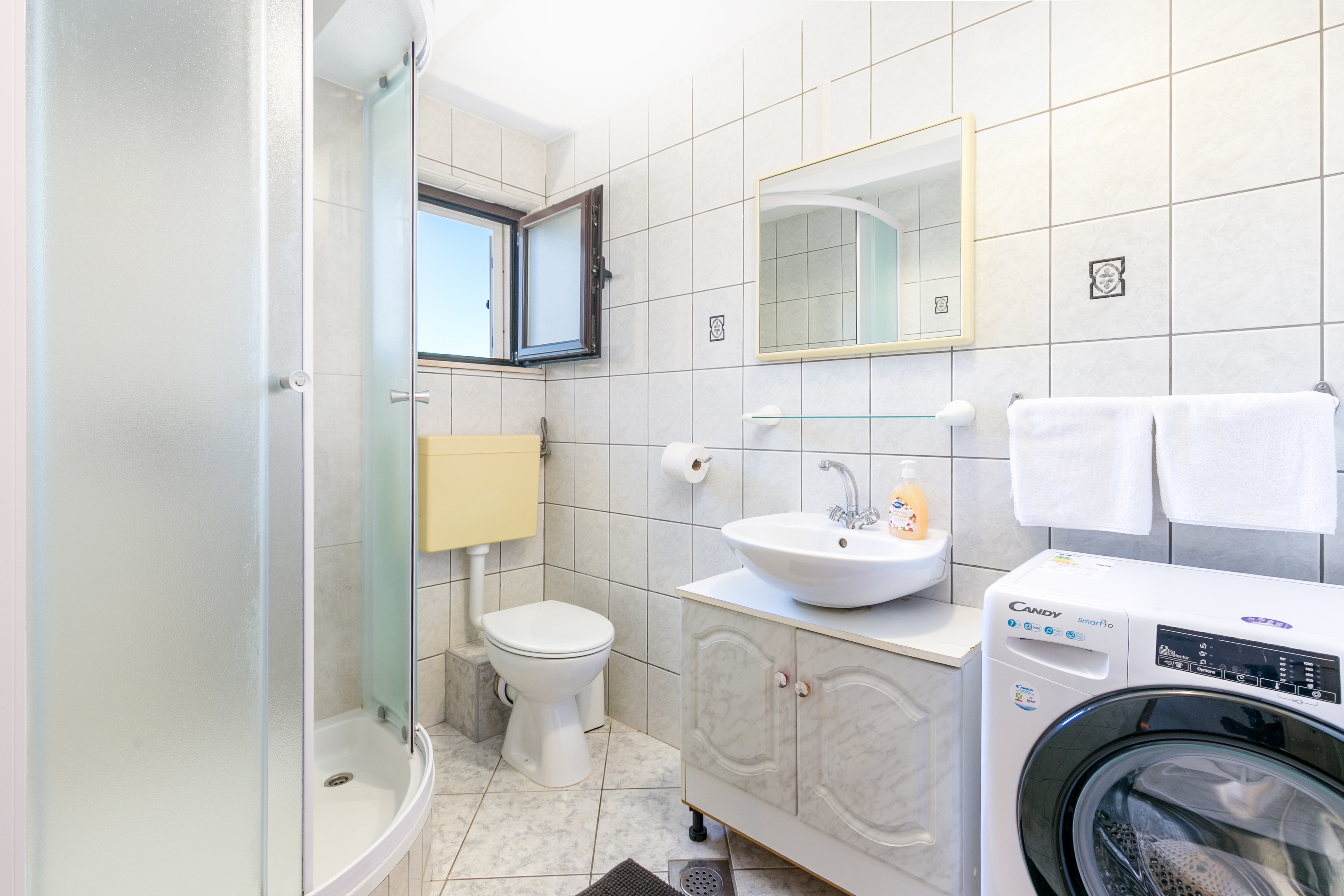 Four bedroom apartment with terrace and sea view Kaštel Štafilić, Kaštela  A-a