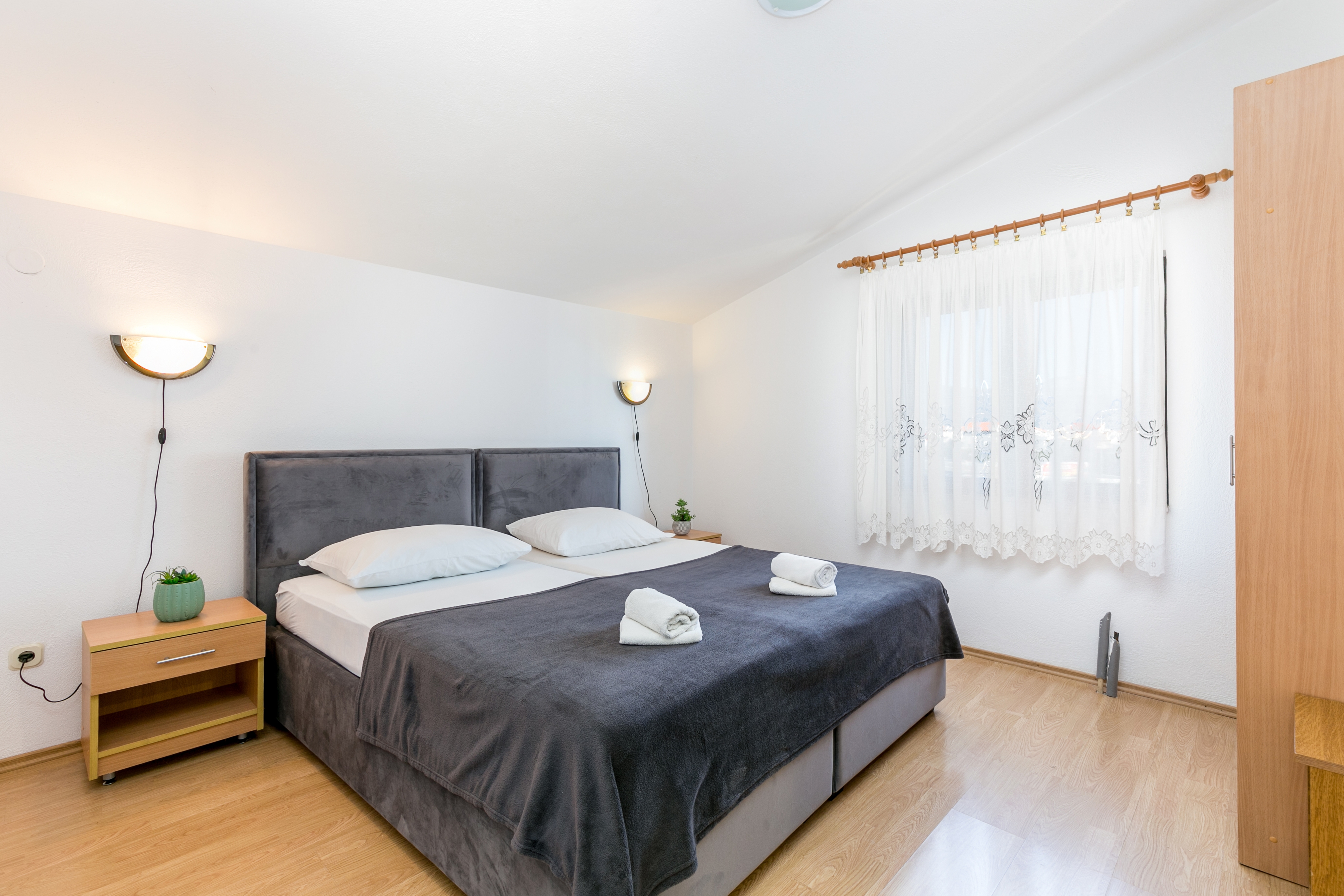 Four bedroom apartment with terrace and sea view Kaštel Štafilić, Kaštela  A-a