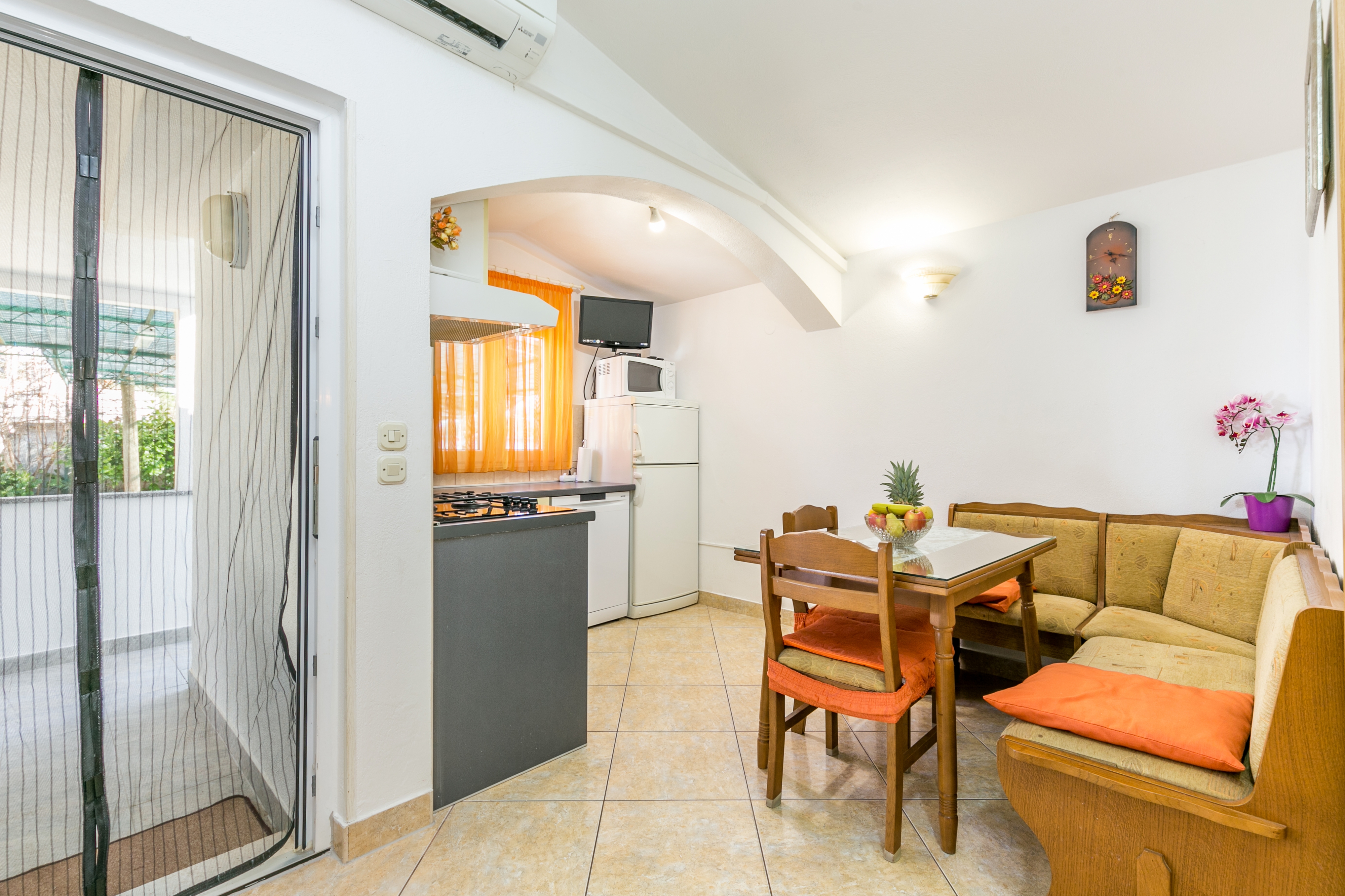 Two bedroom apartment with terrace Kaštel Štafilić, Kaštela (A-21948-b) Two bedroom apartment with terrace Kaštel Štafilić, Kaštela (A-21948-b)