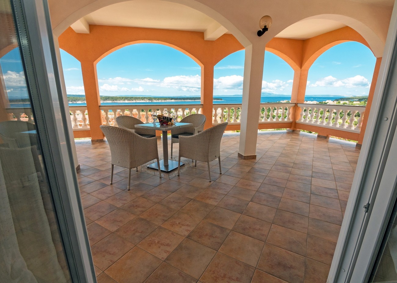 Two bedroom apartment with terrace and sea view Banjol, Rab (A-21952-a)