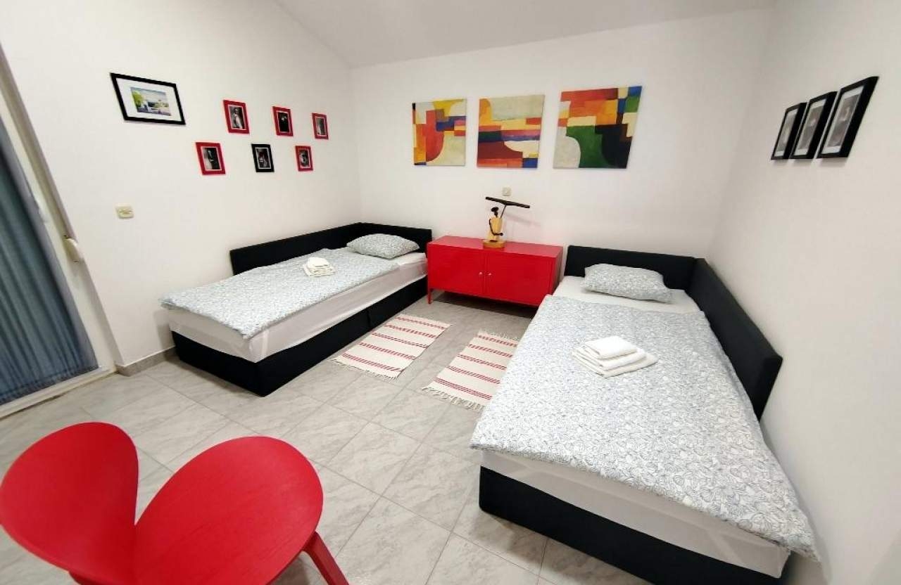 Two bedroom apartment near beach Barbat, Rab  A-a
