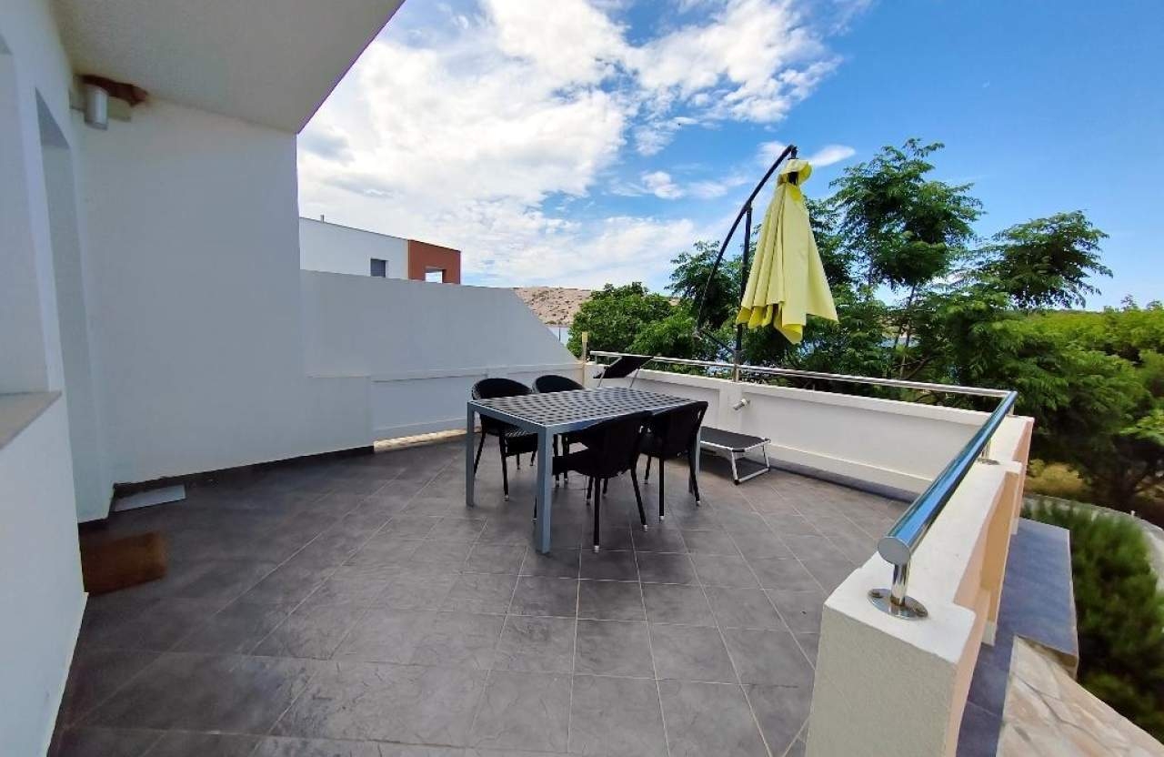 Two bedroom apartment near beach Barbat, Rab  A-a