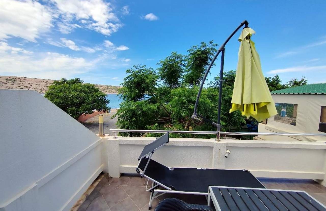 Two bedroom apartment near beach Barbat, Rab  A-a