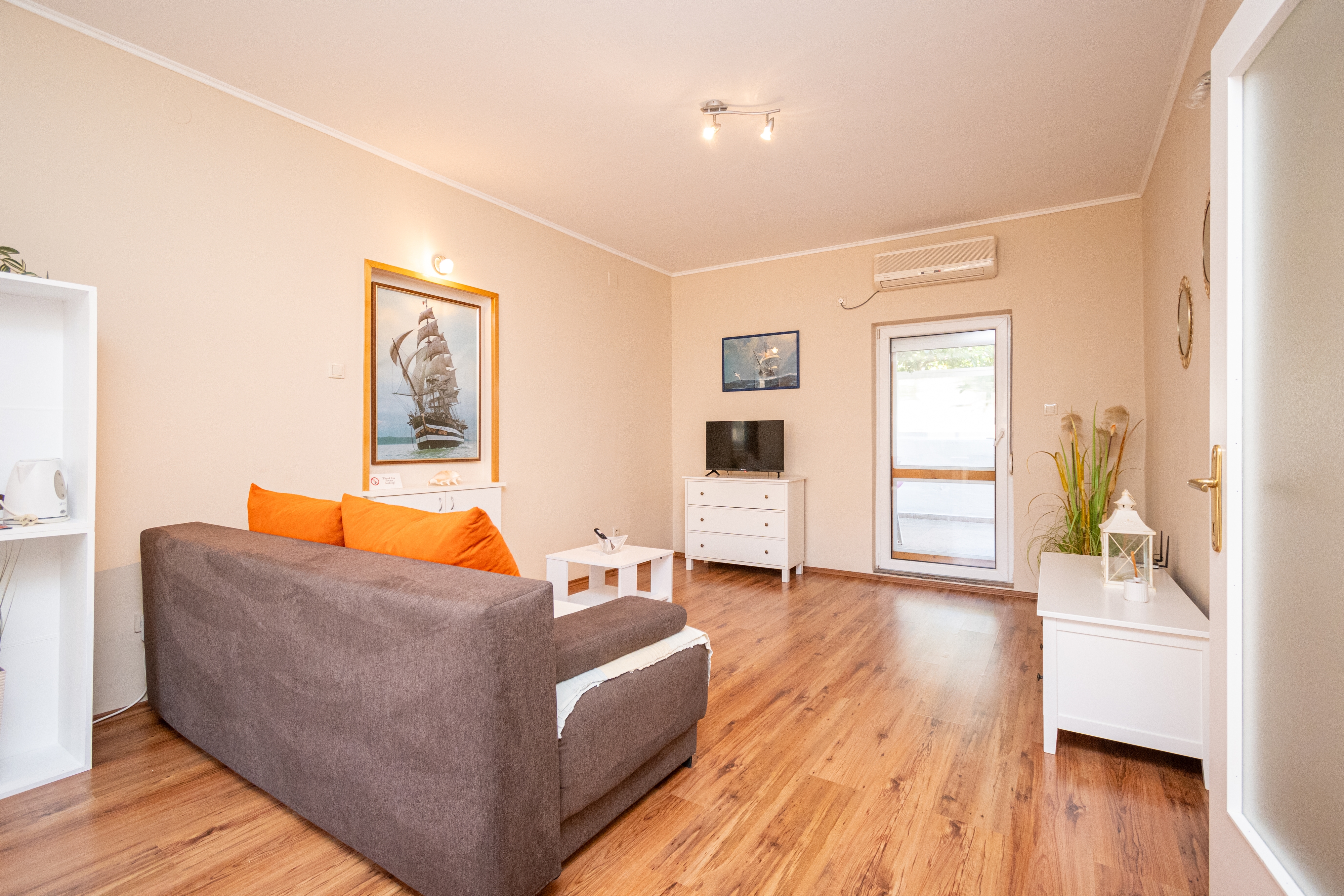 Two bedroom apartment with terrace Zadar (A-21958-a) Two bedroom apartment with terrace Zadar (A-21958-a)