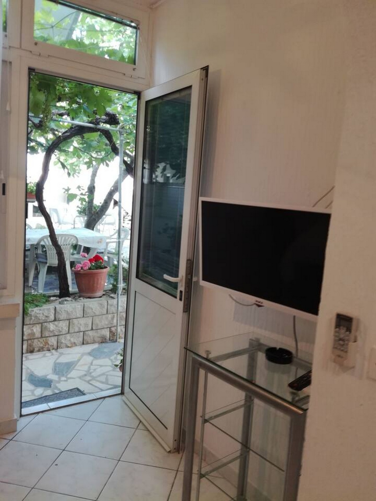 Two bedroom apartment near beach Pag (A-21962-a)