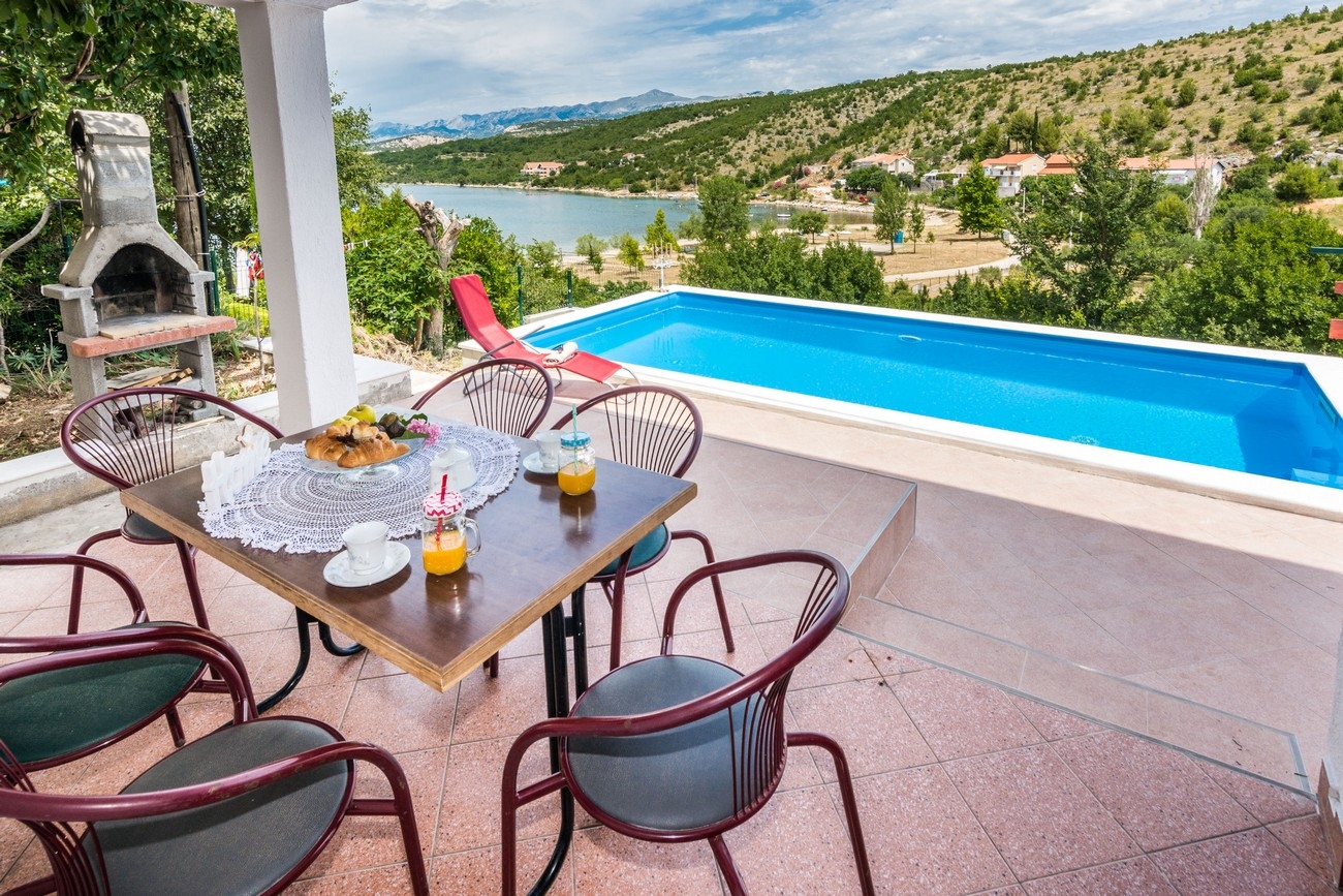 Four bedroom house with terrace and sea view Kruševo, Novigrad  K