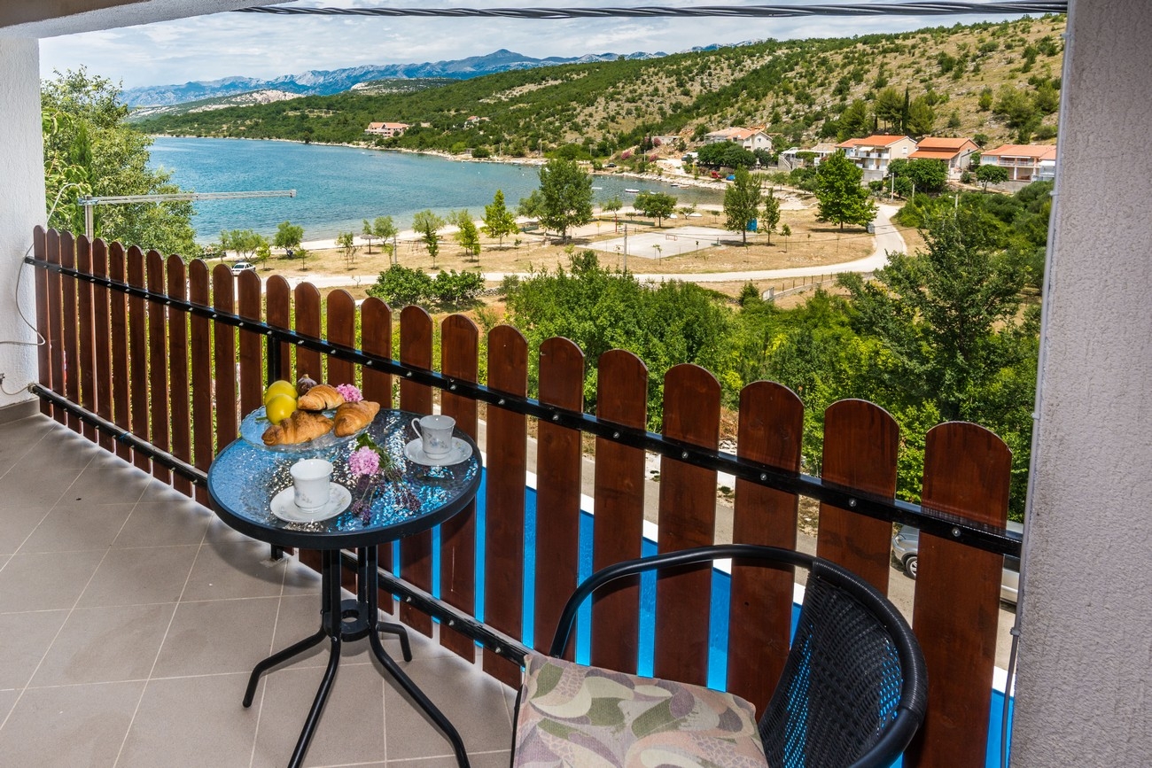 Four bedroom house with terrace and sea view Kruševo, Novigrad  K