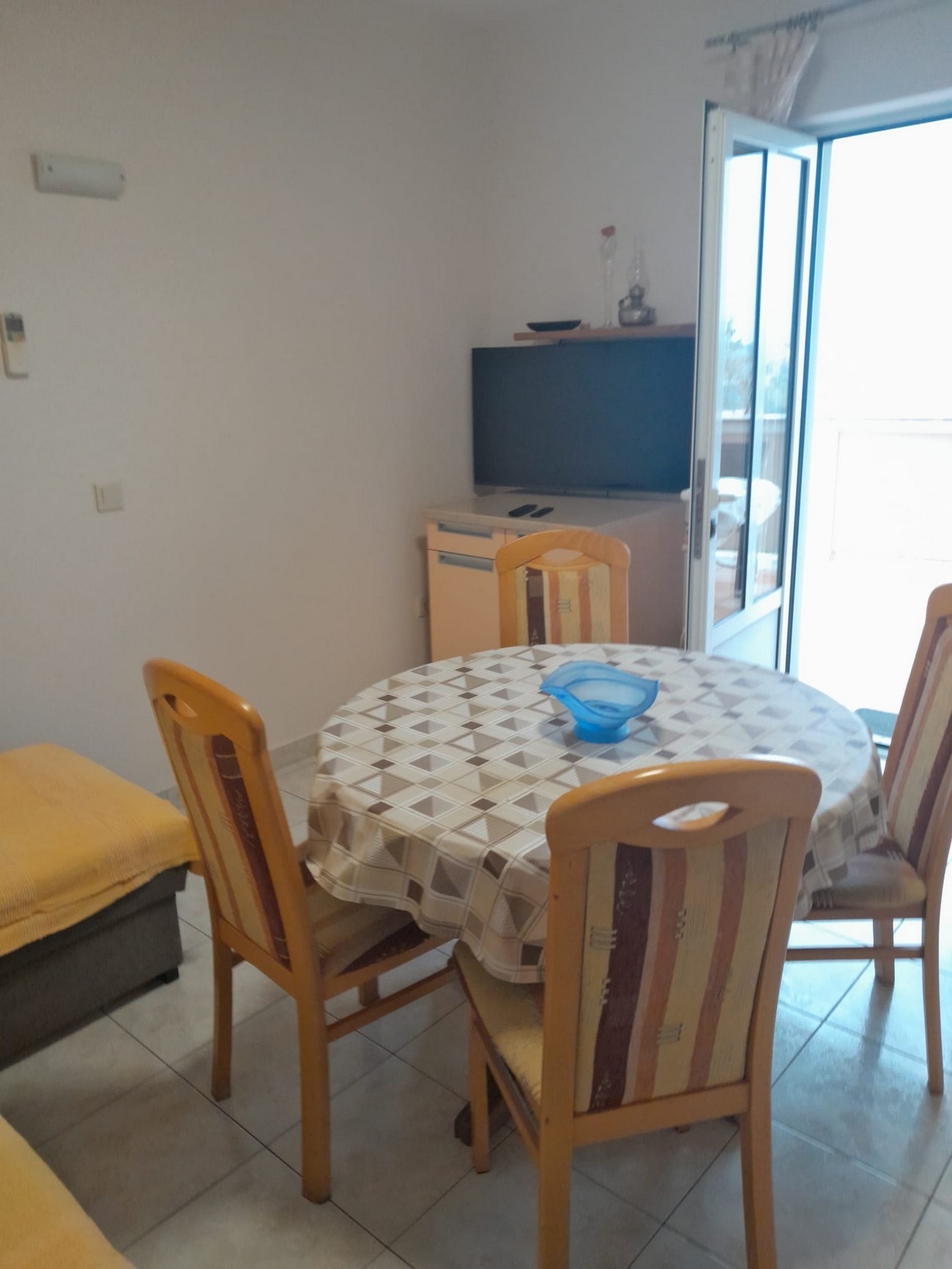 One bedroom apartment with terrace and sea view Banjol (Rab) (A-21967-a)
