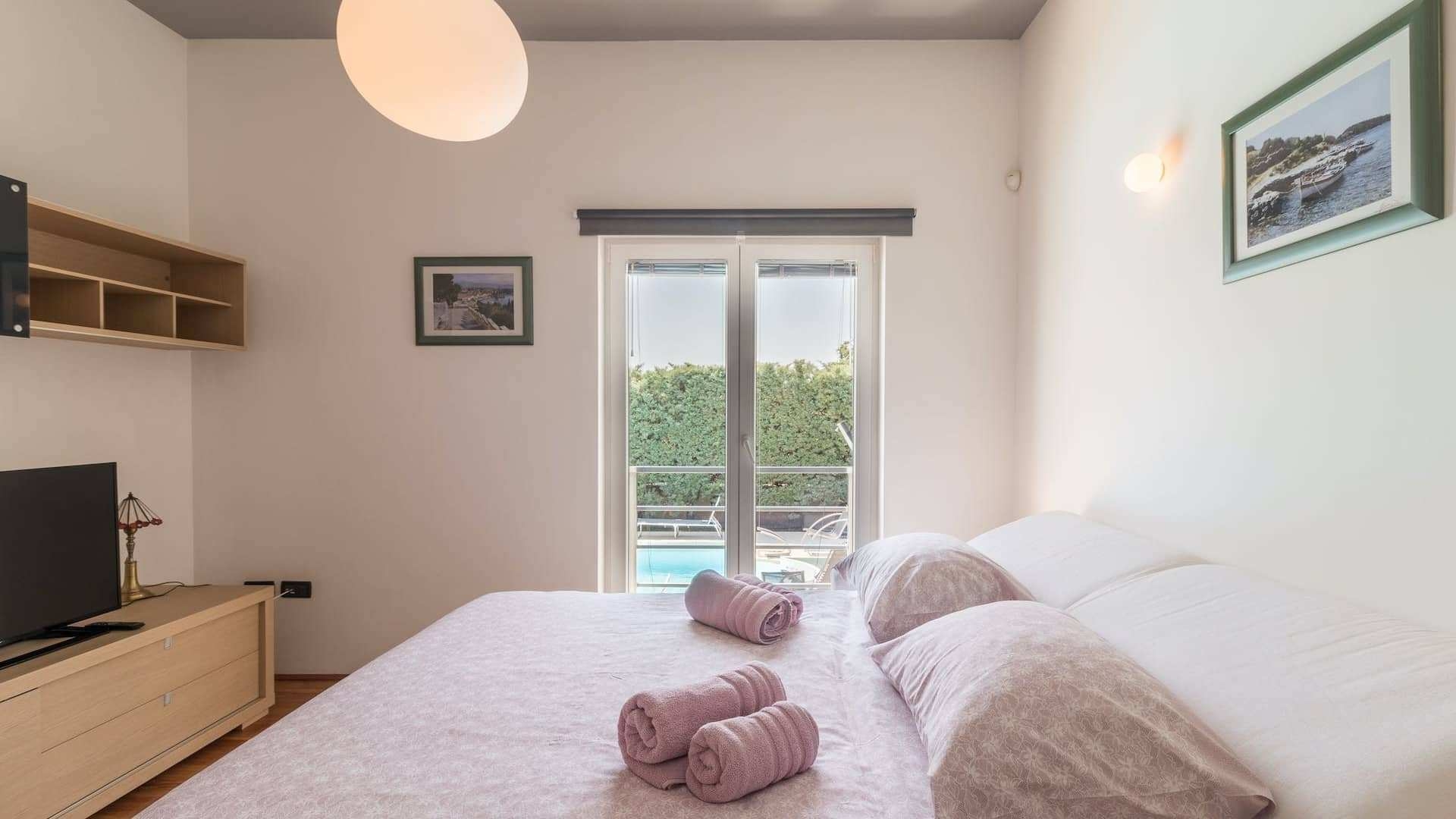 Comfortable and spacious house with balcony and sea view Pješčana Uvala, Pula  K