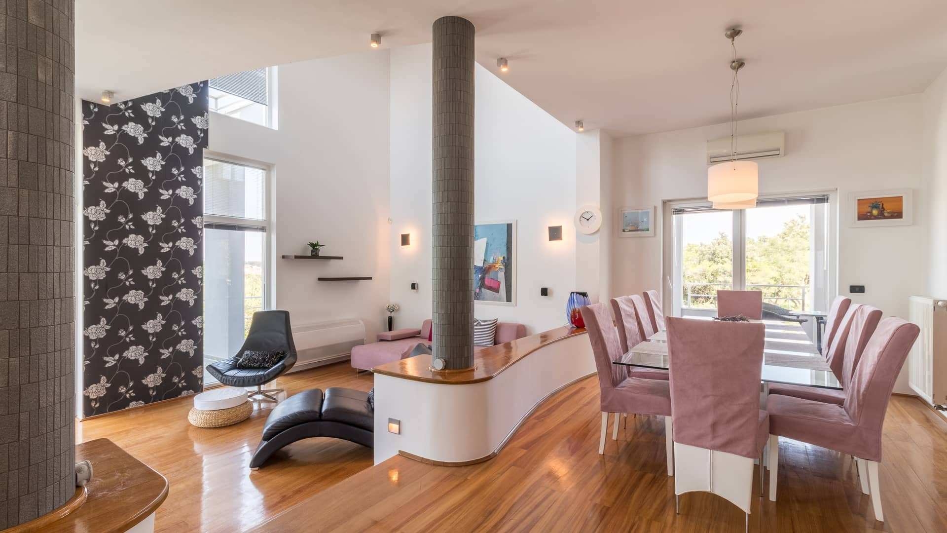 Comfortable and spacious house with balcony and sea view Pješčana Uvala, Pula (K-21972)