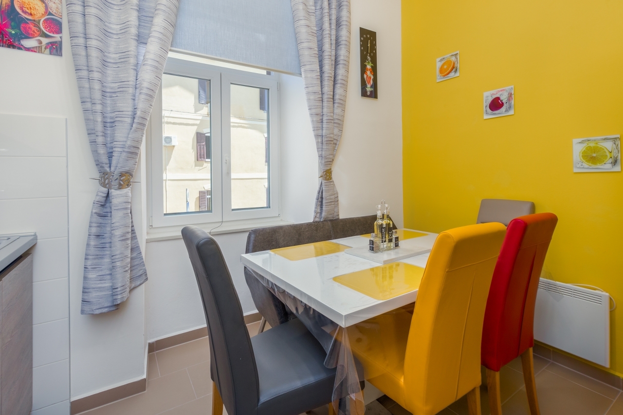 Dvosobni apartman s klimom Pula  A-a