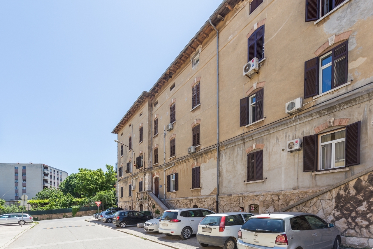 Dvosobni apartman s klimom Pula  A-a