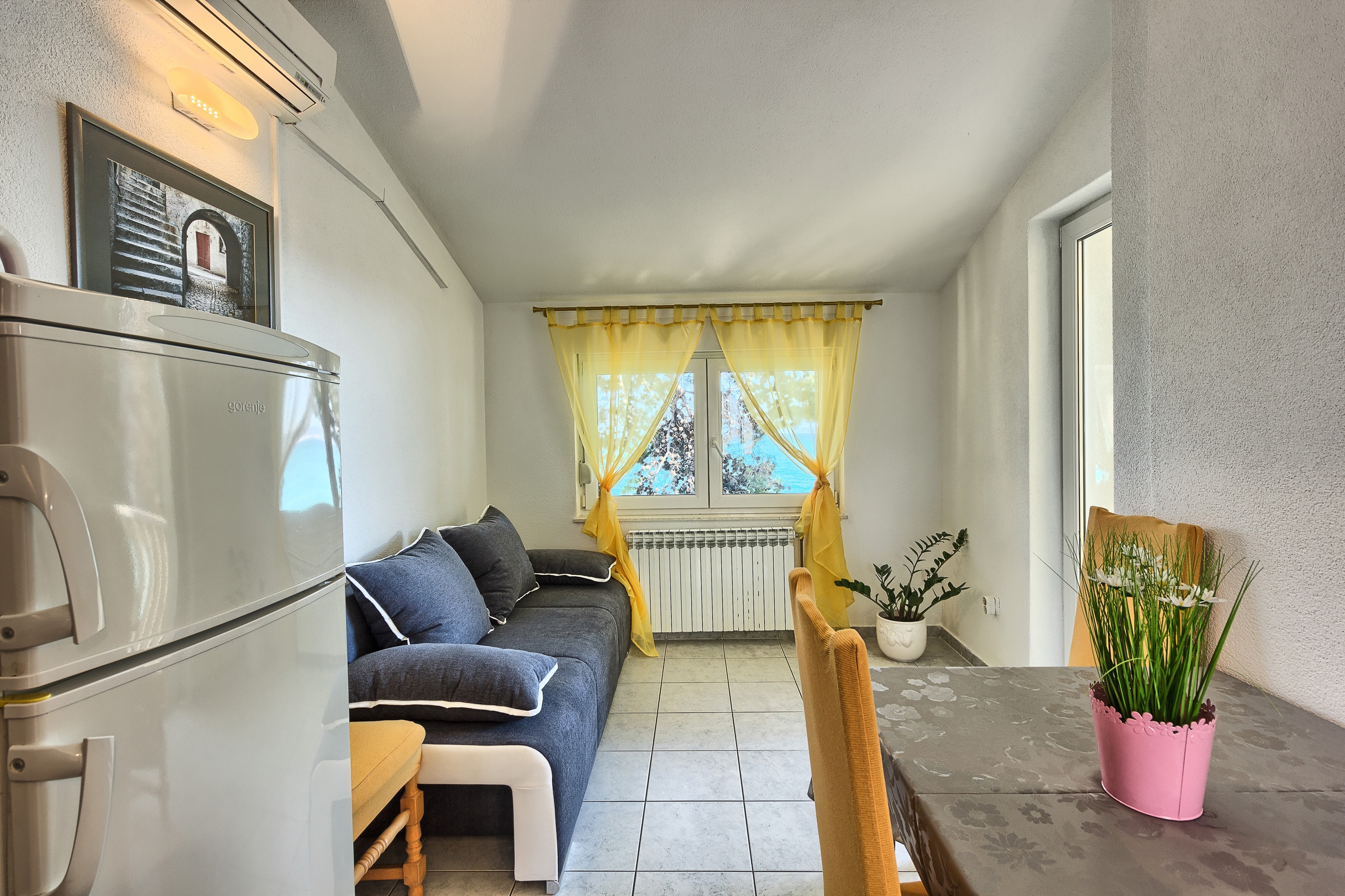 Two bedroom apartment near beach Kaštel Štafilić, Kaštela (A-21981-a)