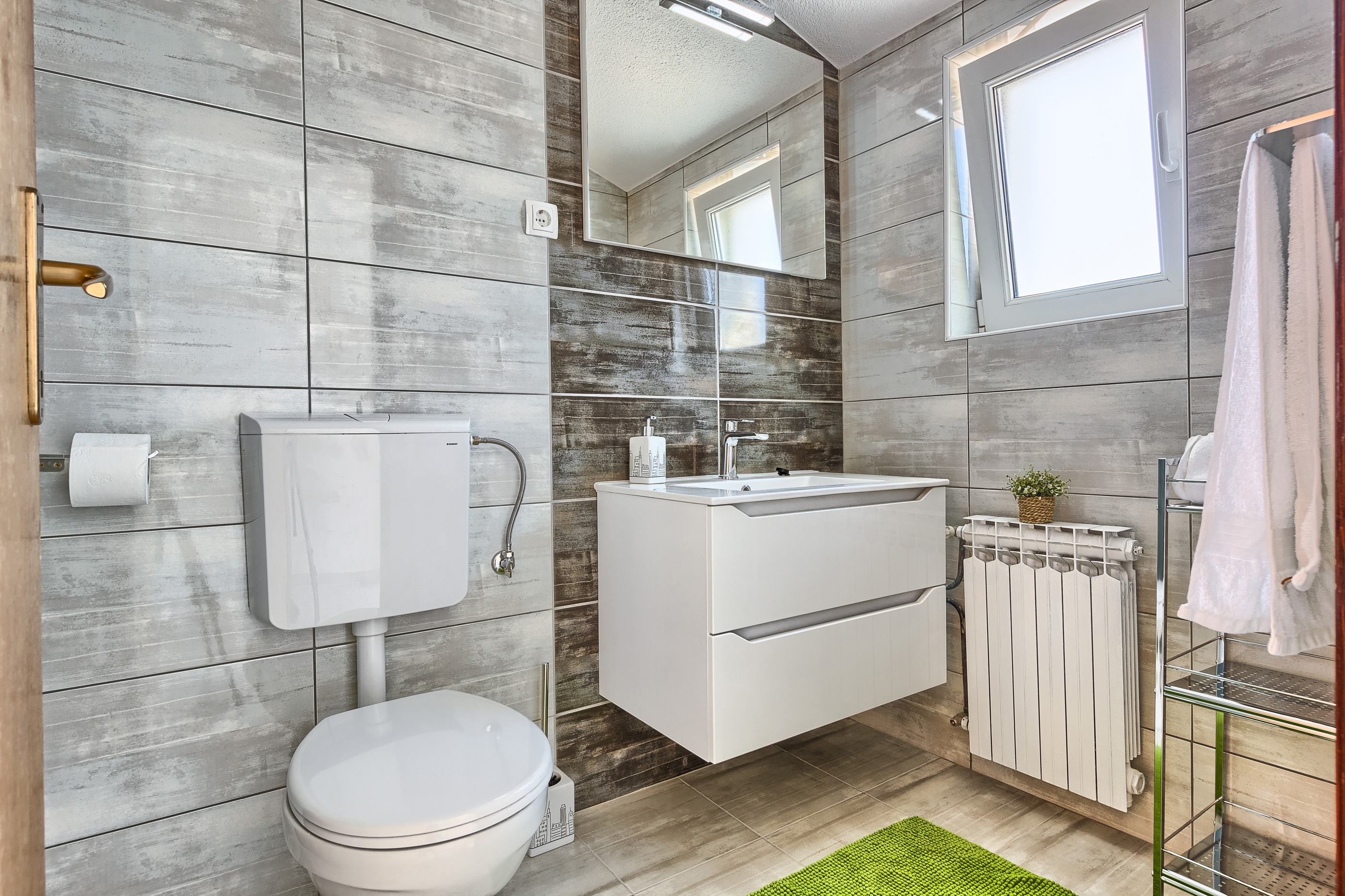Two bedroom apartment near beach Kaštel Štafilić, Kaštela  A-b