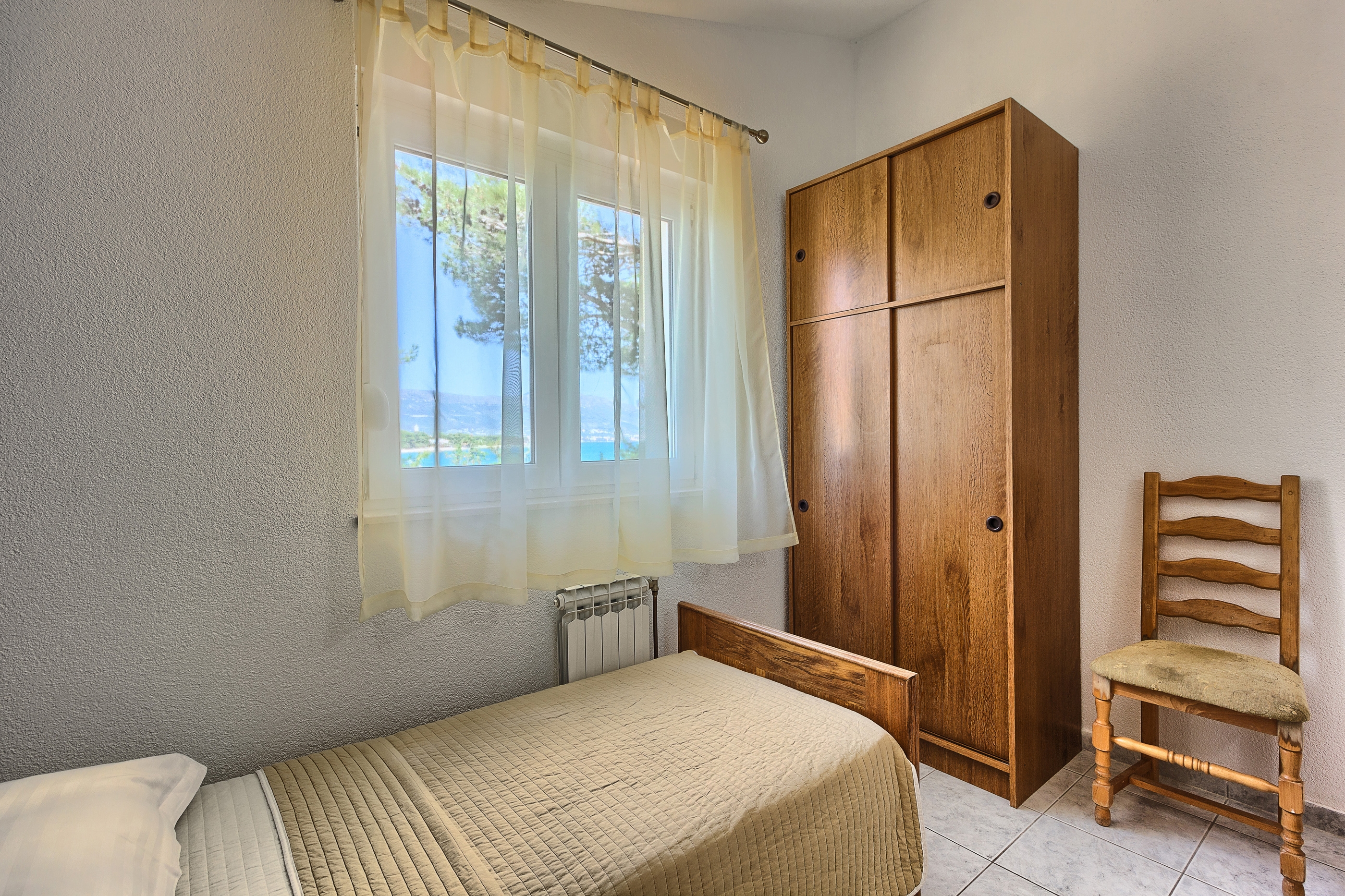 Two bedroom apartment near beach Kaštel Štafilić, Kaštela  A-b
