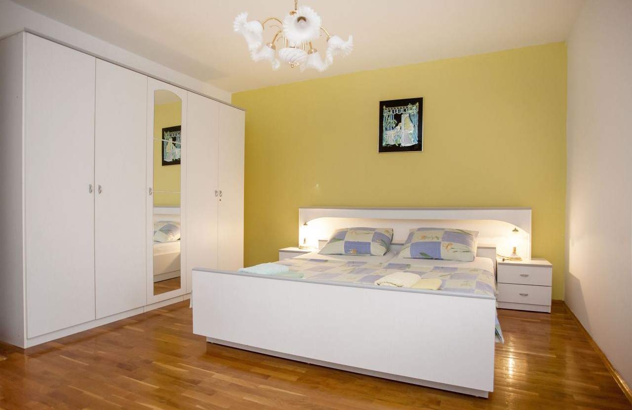 Two bedroom apartment with balcony Rovinj (A-21989-a) Two bedroom apartment with balcony Rovinj (A-21989-a)